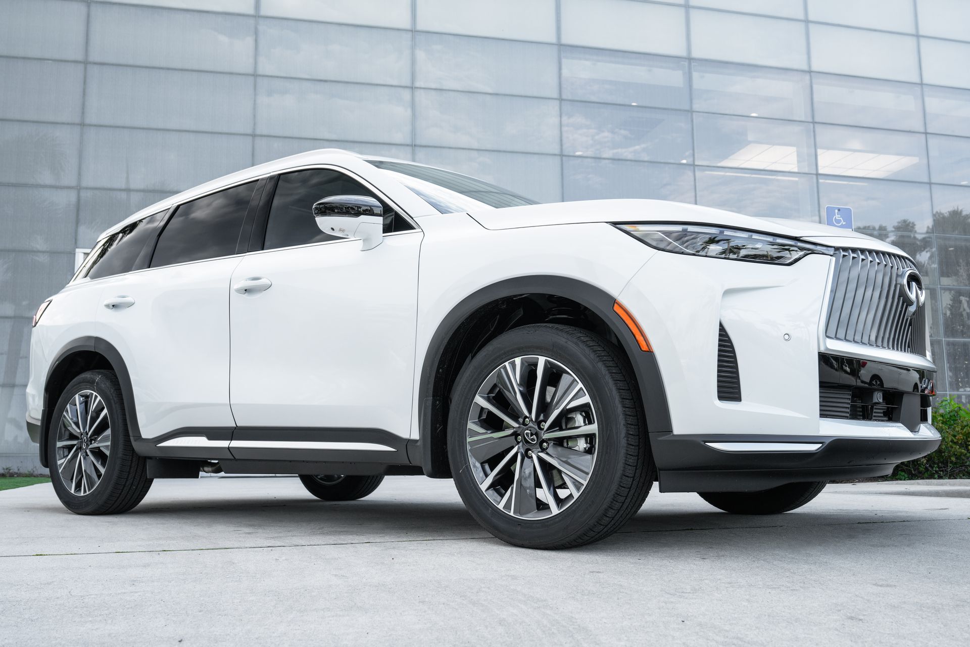 2026 INFINITI QX60 LUXE