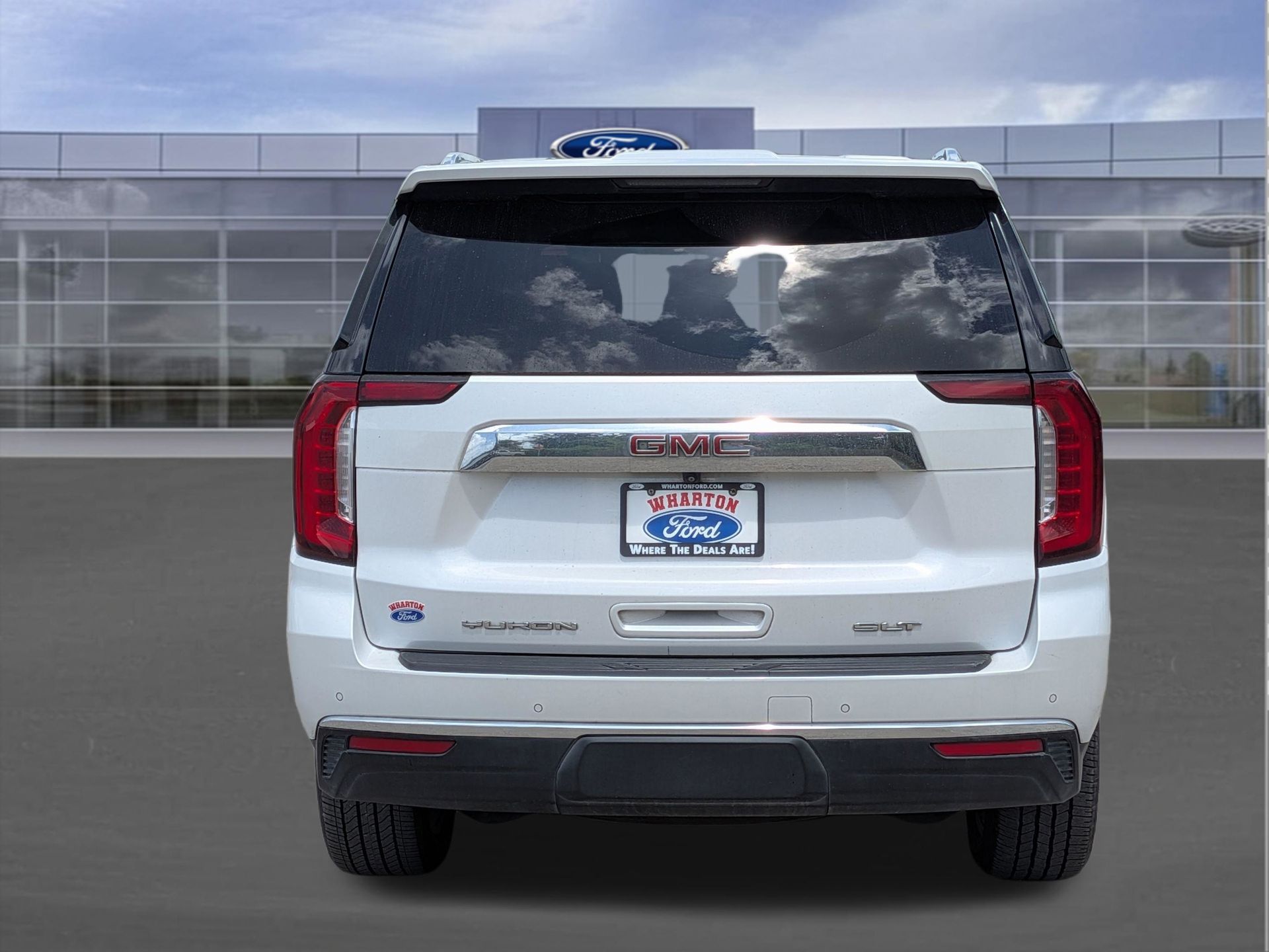 2022 GMC Yukon SLT White at North Houston Mitsubishi