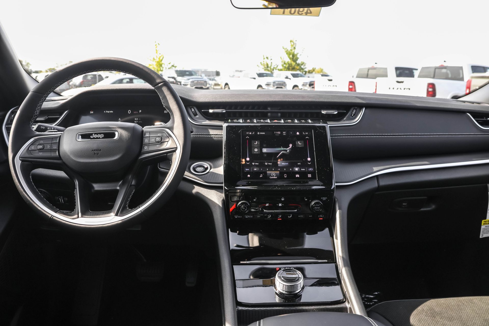 2025 JEEP GRAND CHEROKEE - Image 17