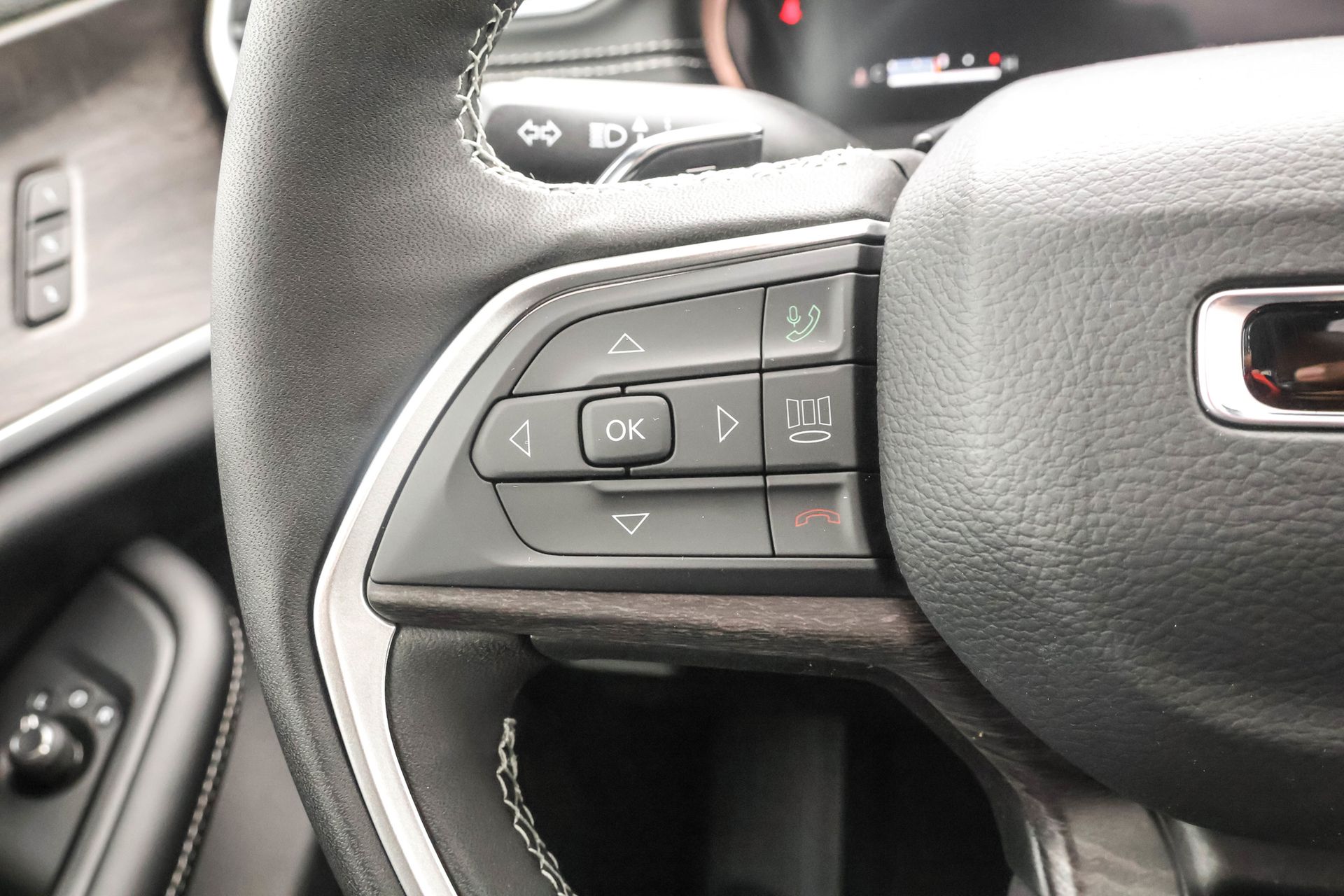 2025 JEEP GRAND CHEROKEE L - Image 25