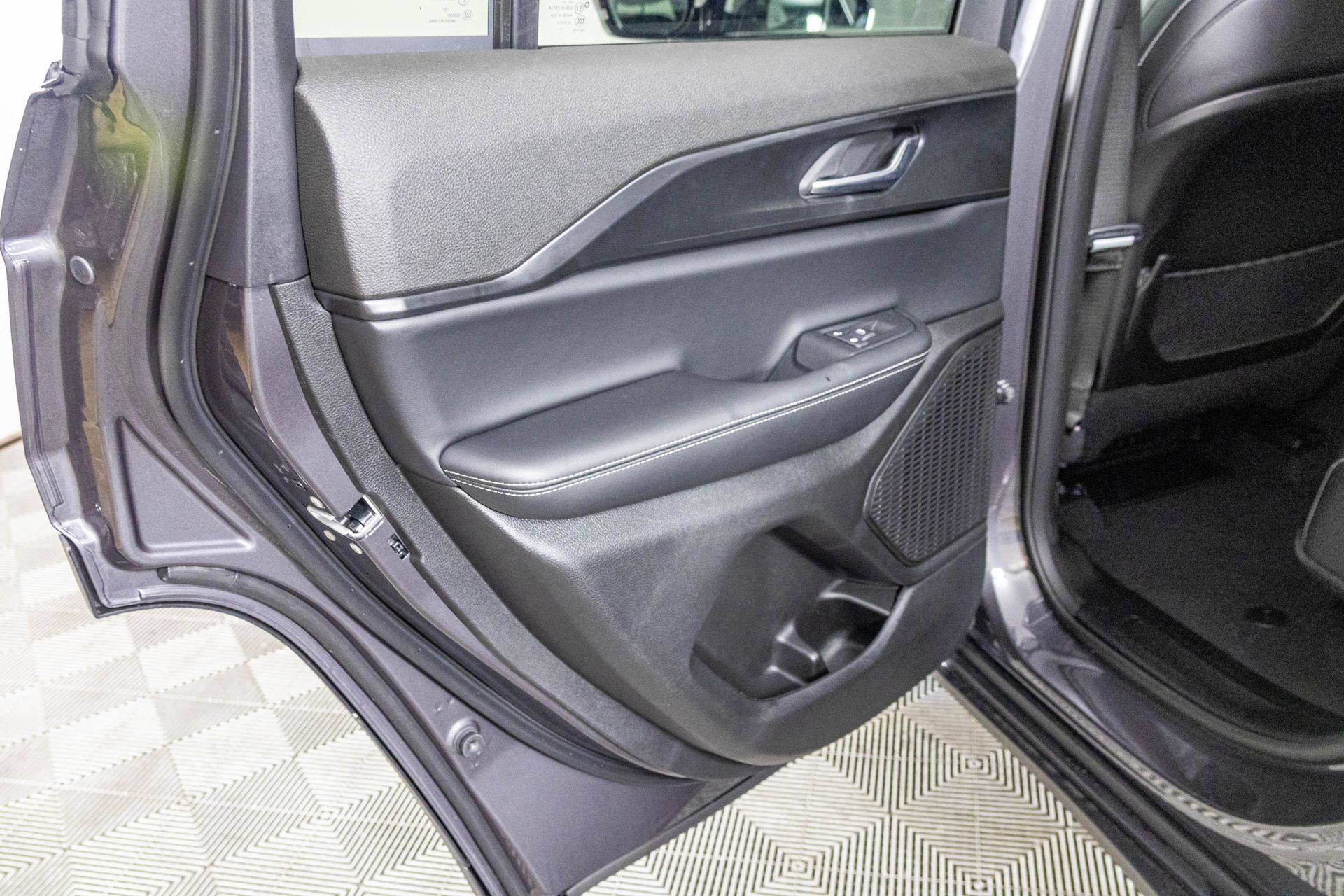 2025 JEEP GRAND CHEROKEE - Image 26