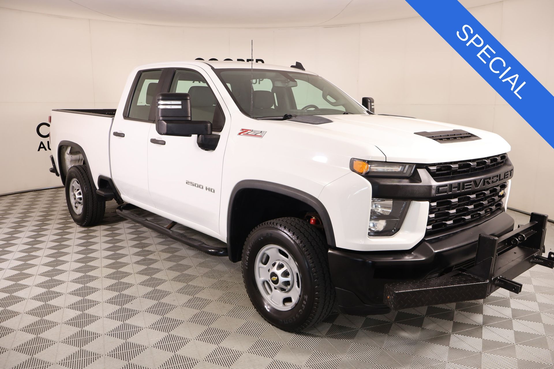 Summit White 2022 Chevrolet Silverado 2500HD Pickup Truck Four-Wheel Drive 6-Speed Automatic