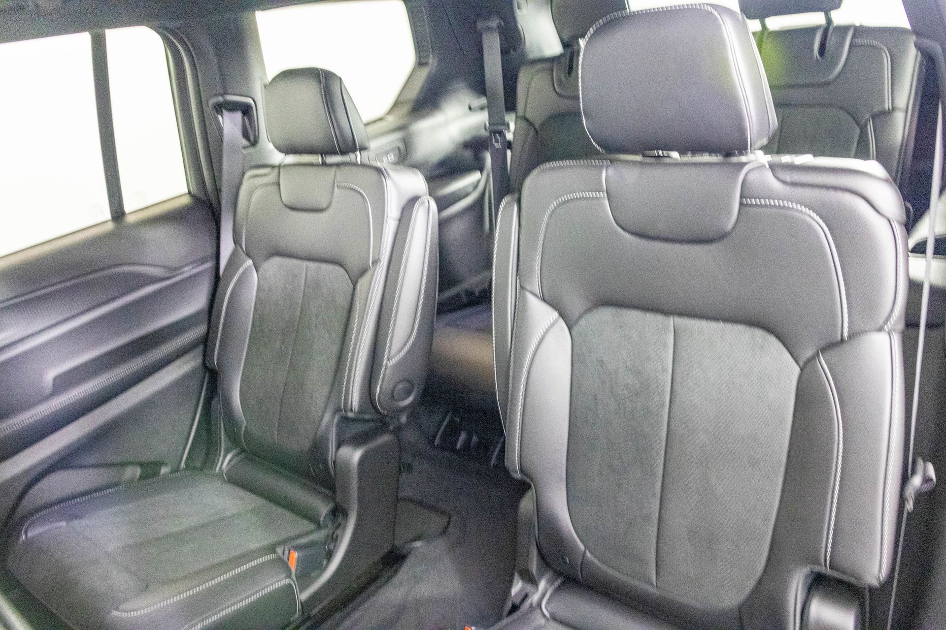 2025 JEEP GRAND CHEROKEE L - Image 28