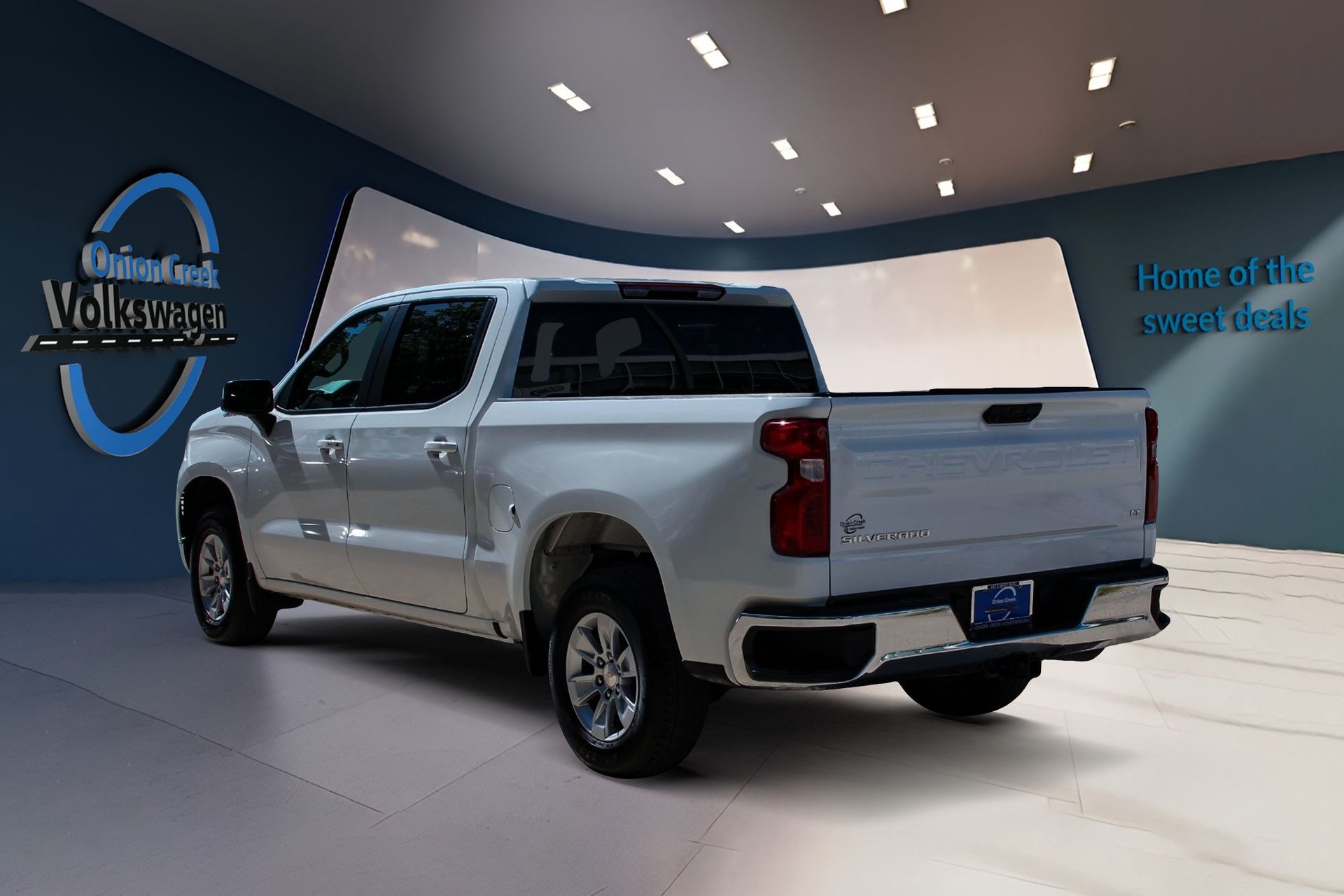 View vehicle photo 6