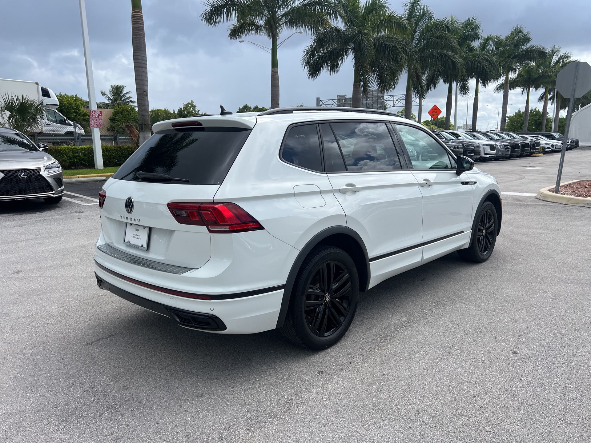 2022 Volkswagen Tiguan 2.0T SE R-Line Black 28