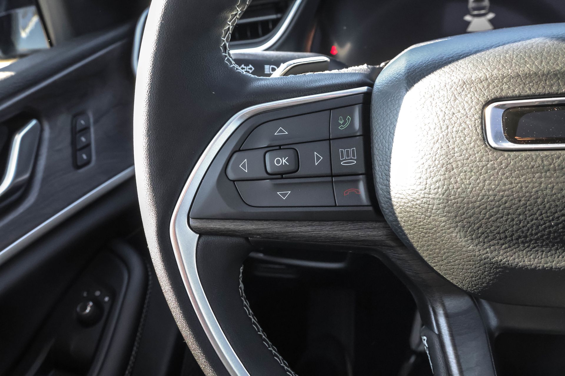 2025 JEEP GRAND CHEROKEE - Image 28