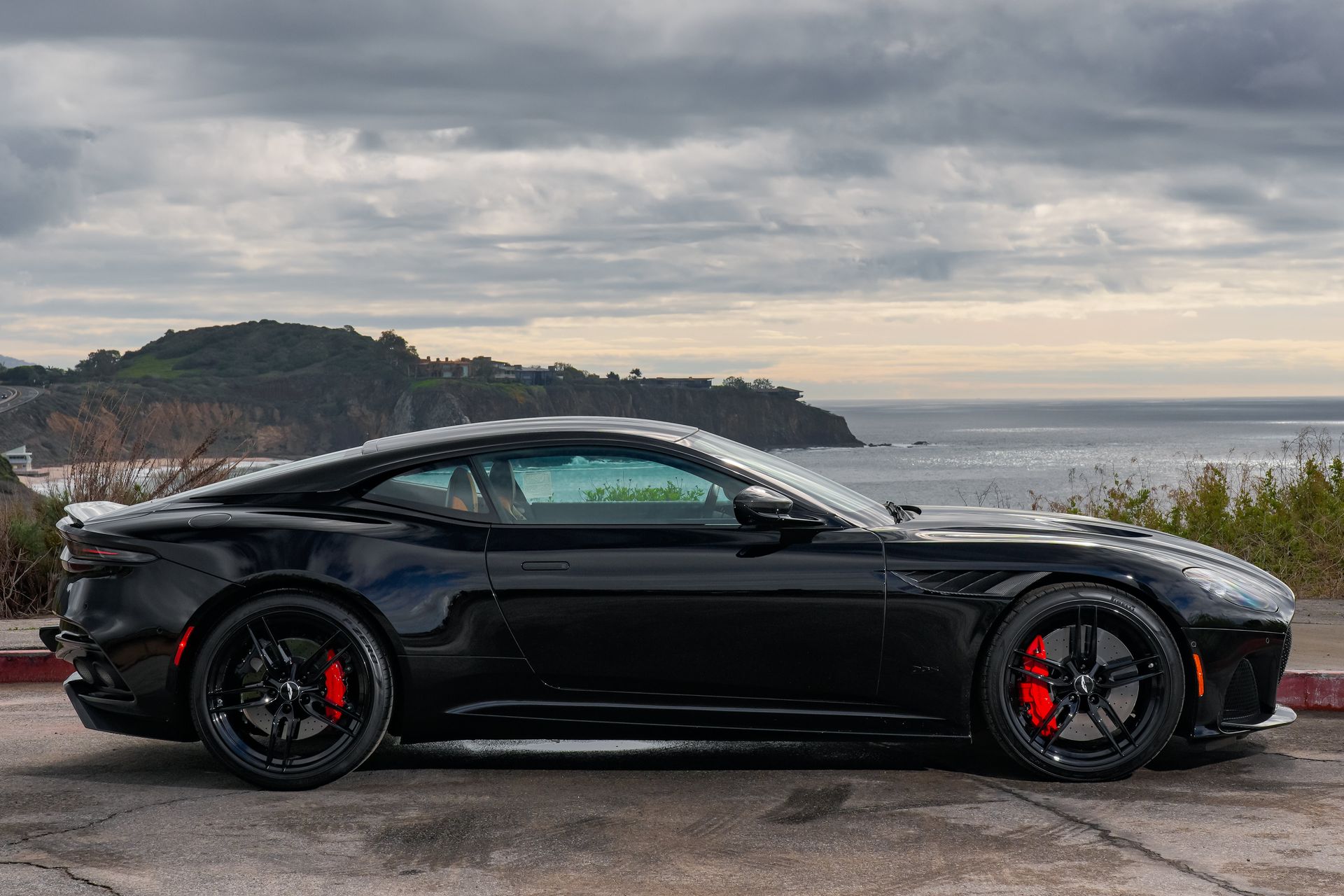 Aston Martin 2023 DBS