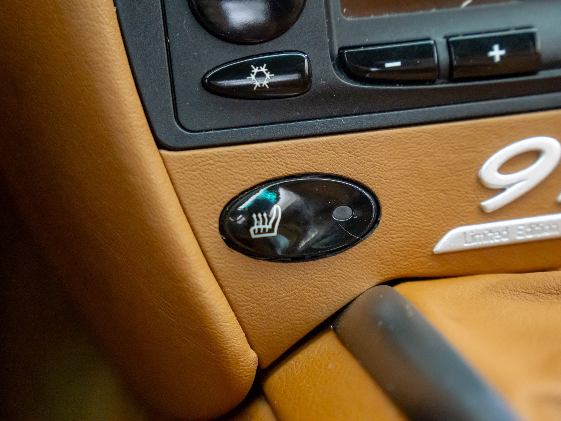 2000 Porsche 911 Carrera photo