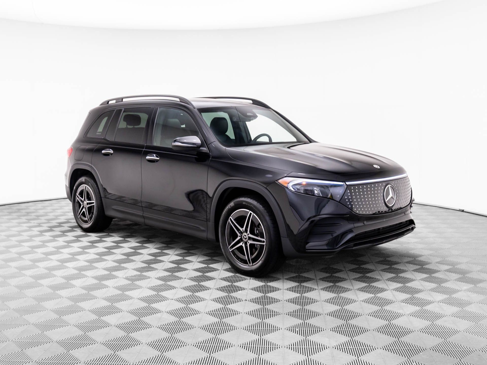 2024 Mercedes-Benz EQB 300 photo