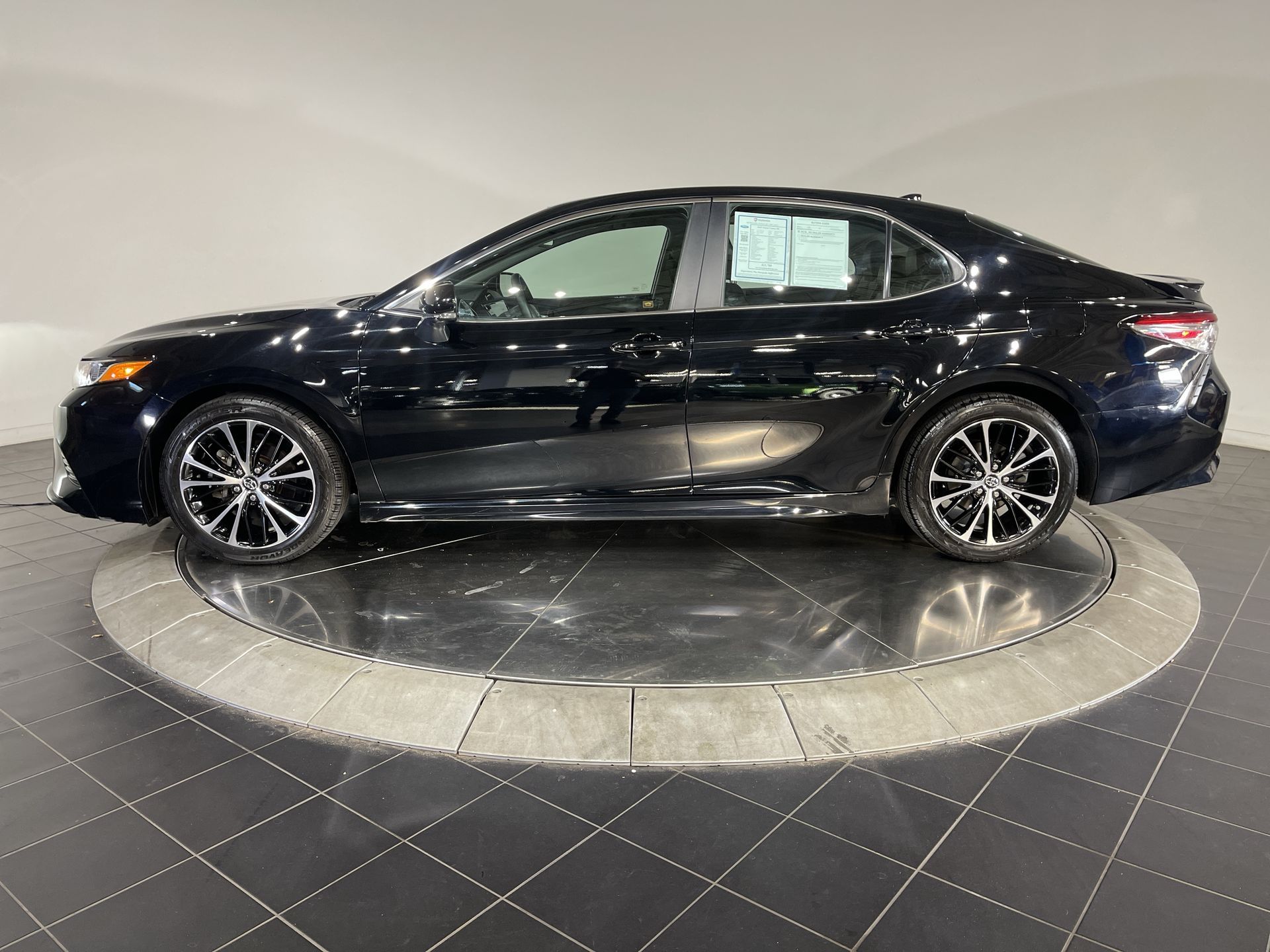 2018 Toyota Camry SE 38