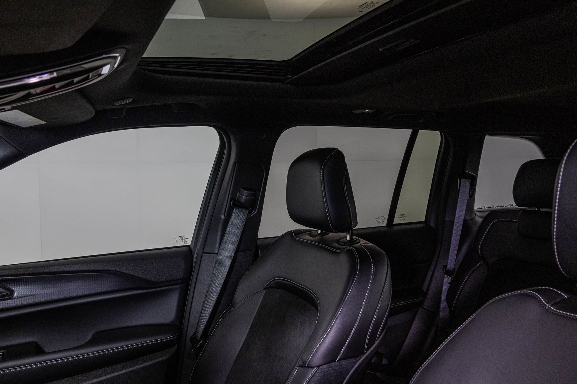 2025 JEEP GRAND CHEROKEE - Image 28