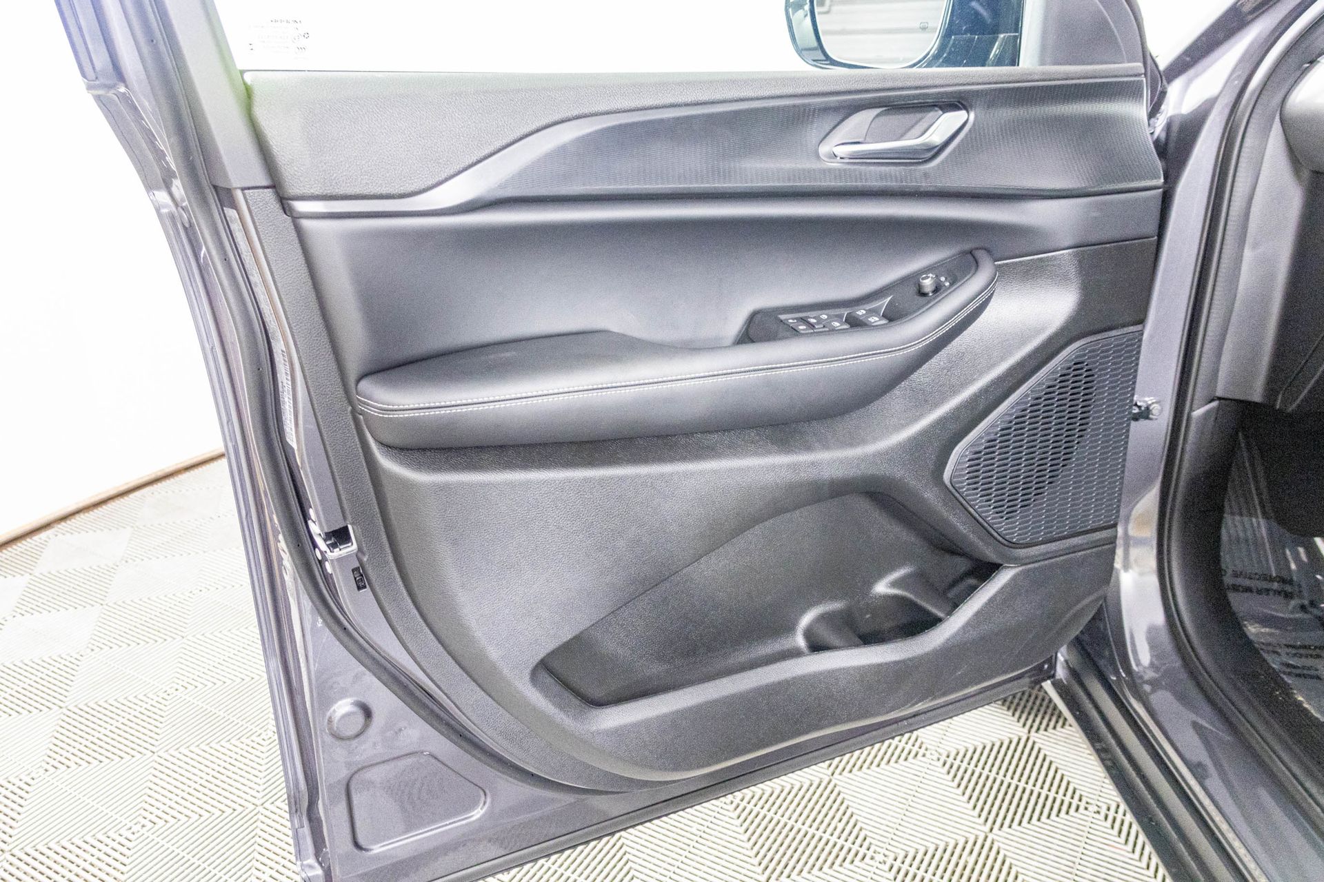 2025 JEEP GRAND CHEROKEE - Image 14