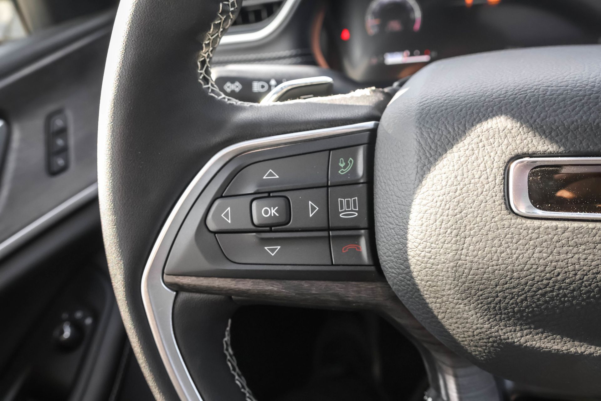 2025 JEEP GRAND CHEROKEE L - Image 28