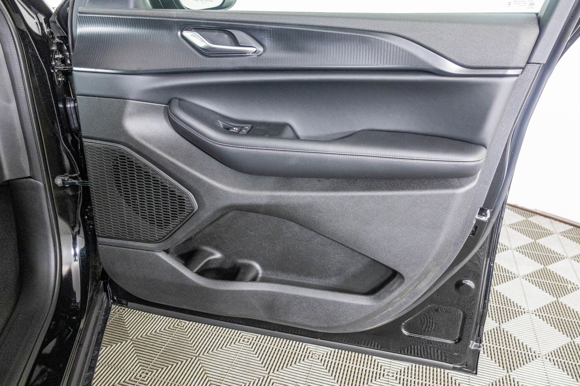 2025 JEEP GRAND CHEROKEE L - Image 37