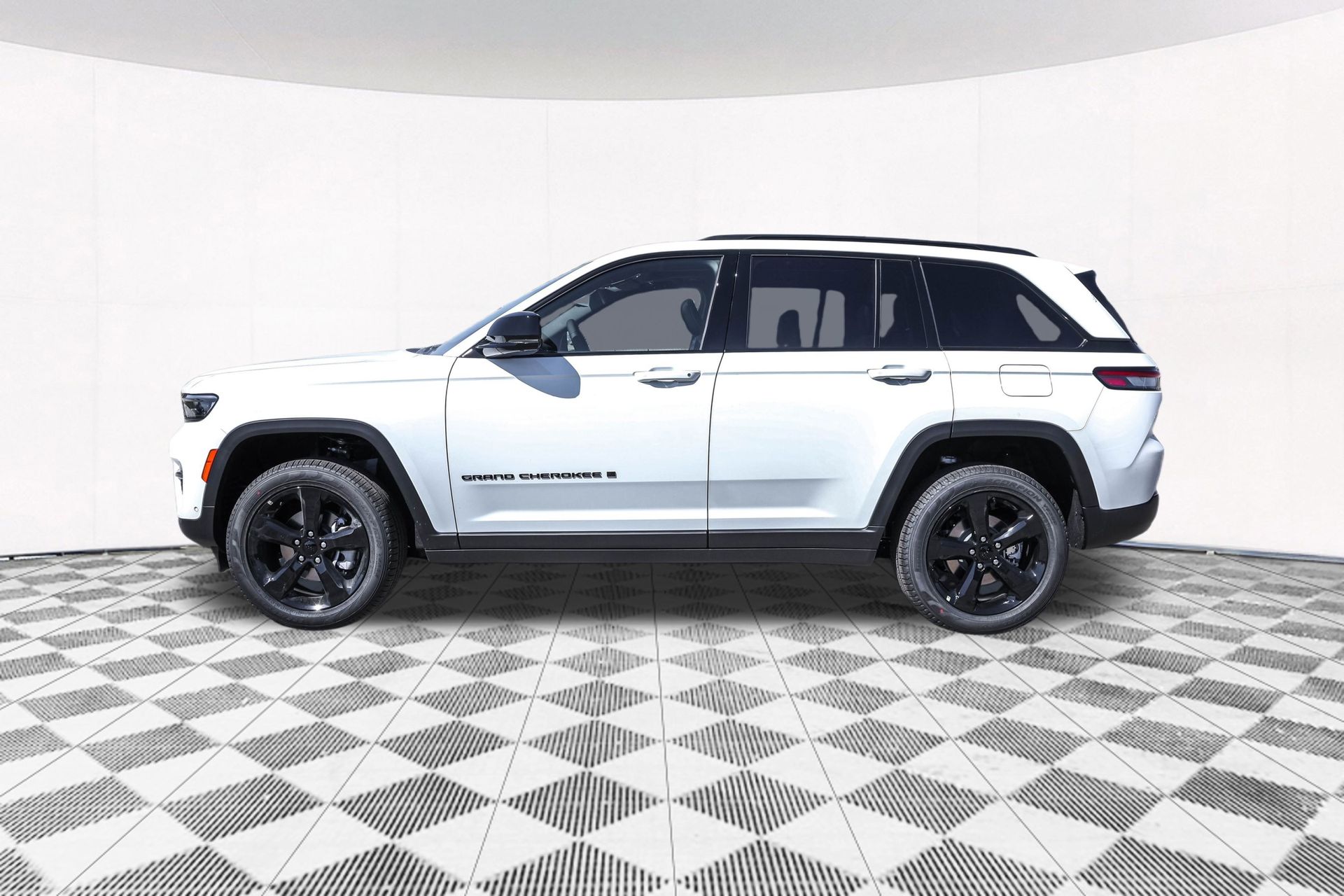 2025 JEEP GRAND CHEROKEE - Image 31
