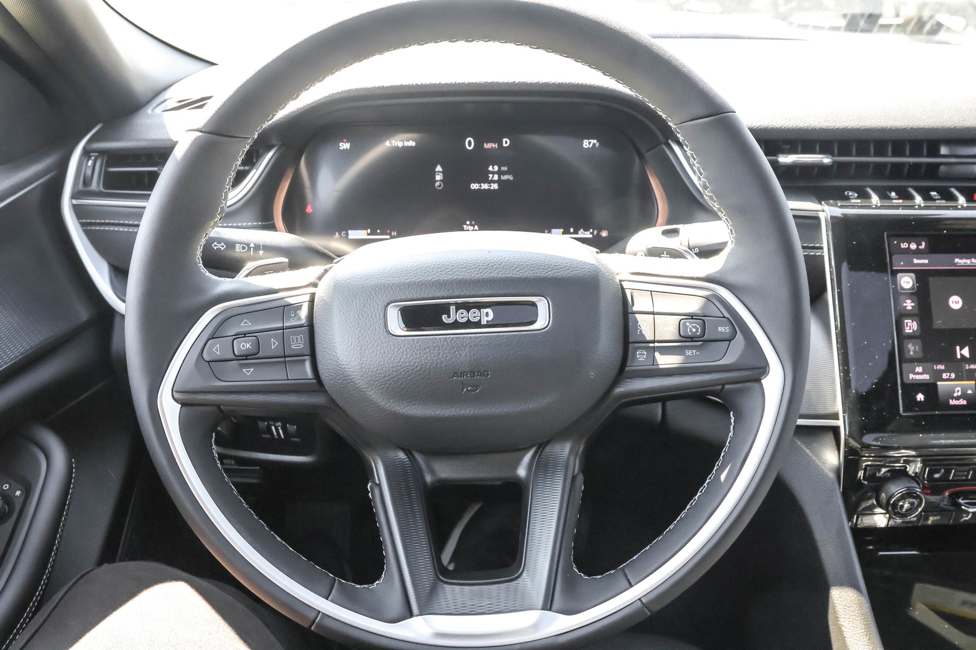 2025 JEEP GRAND CHEROKEE - Image 27