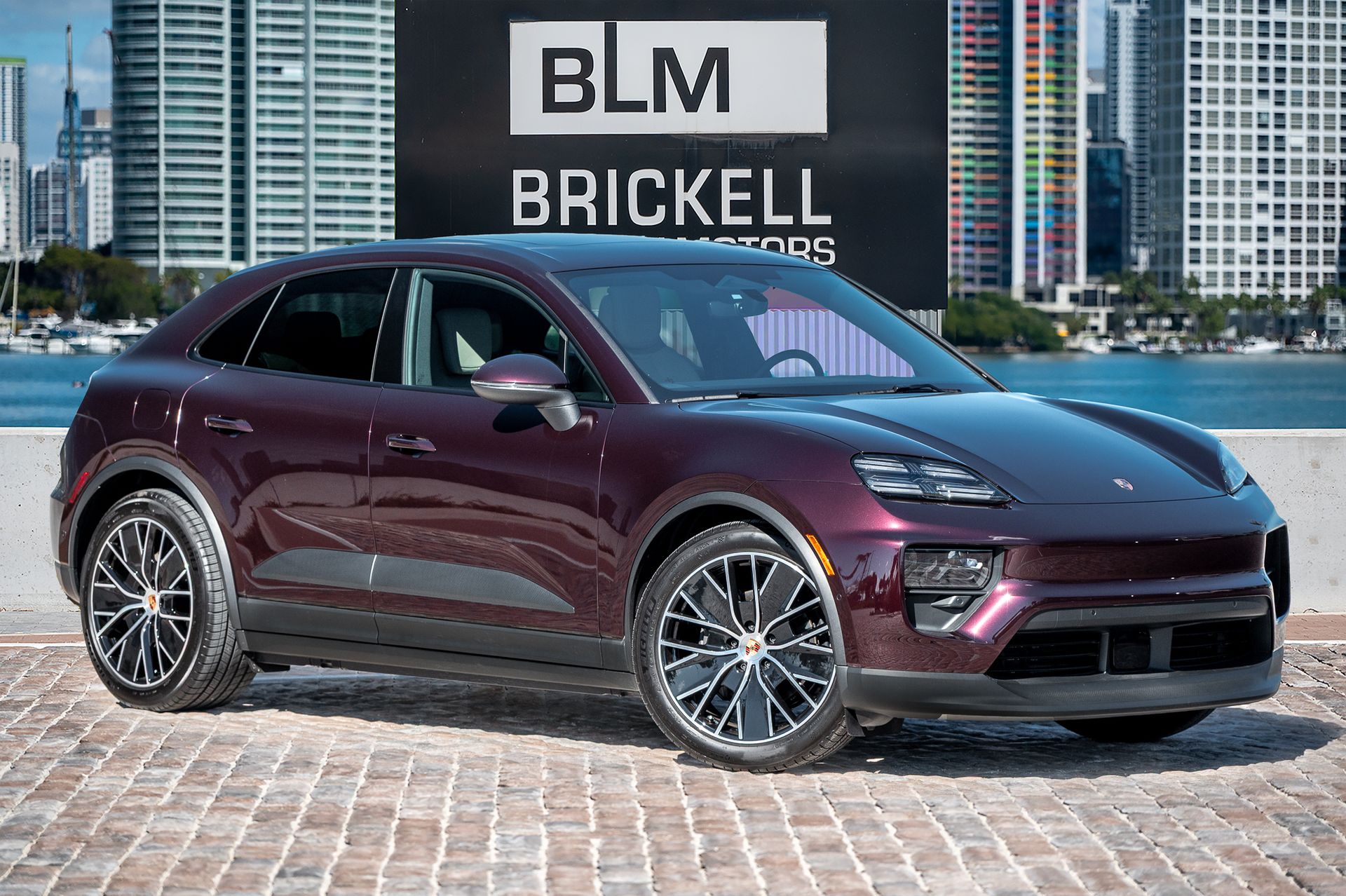 2025 Porsche Macan Base