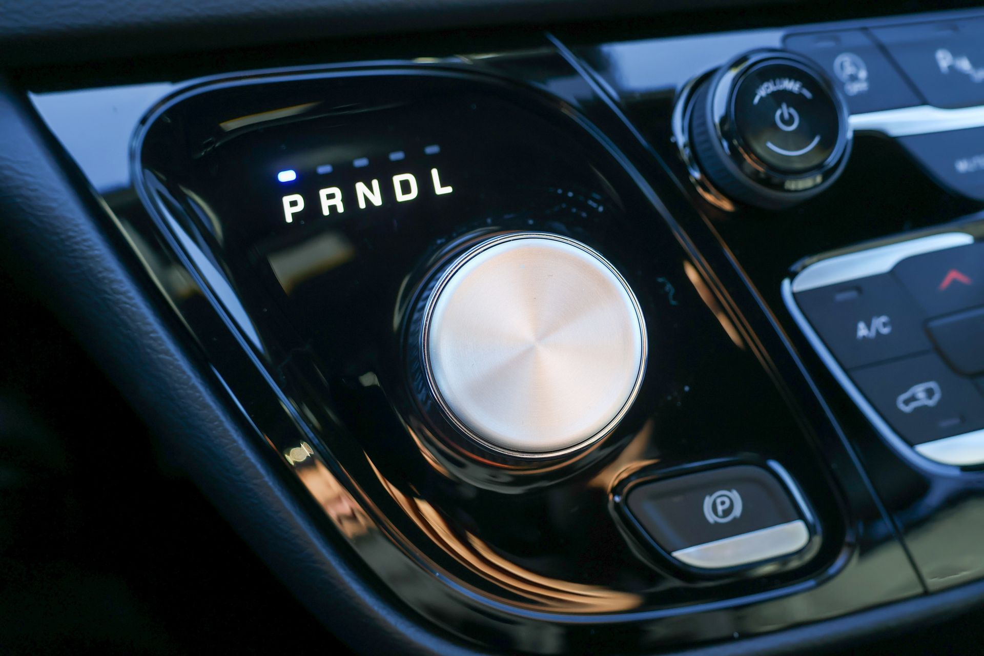 2026 CHRYSLER VOYAGER - Image 23