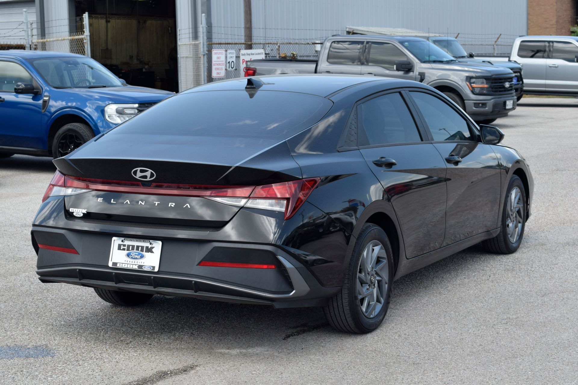2024 Hyundai Elantra SEL Black at Community Honda