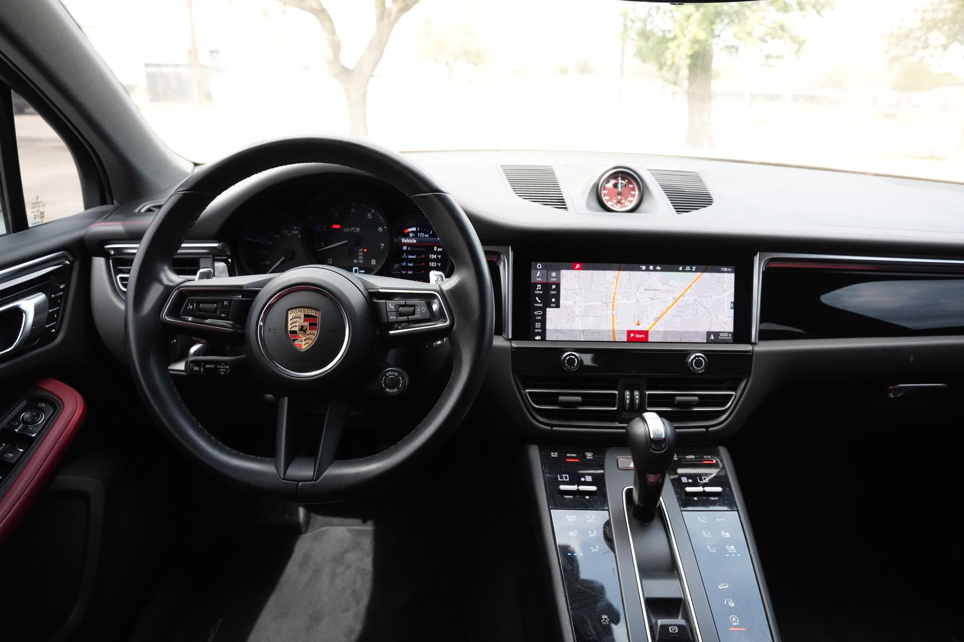 2024 Porsche Macan GTS - 8
