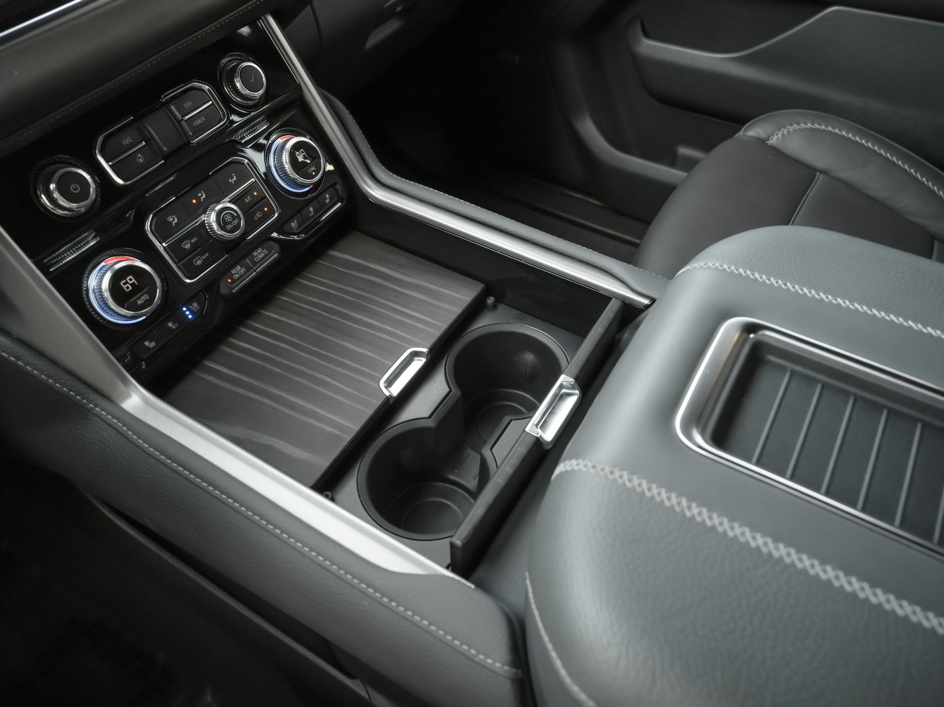used 2023 GMC Yukon car, priced at $65,400