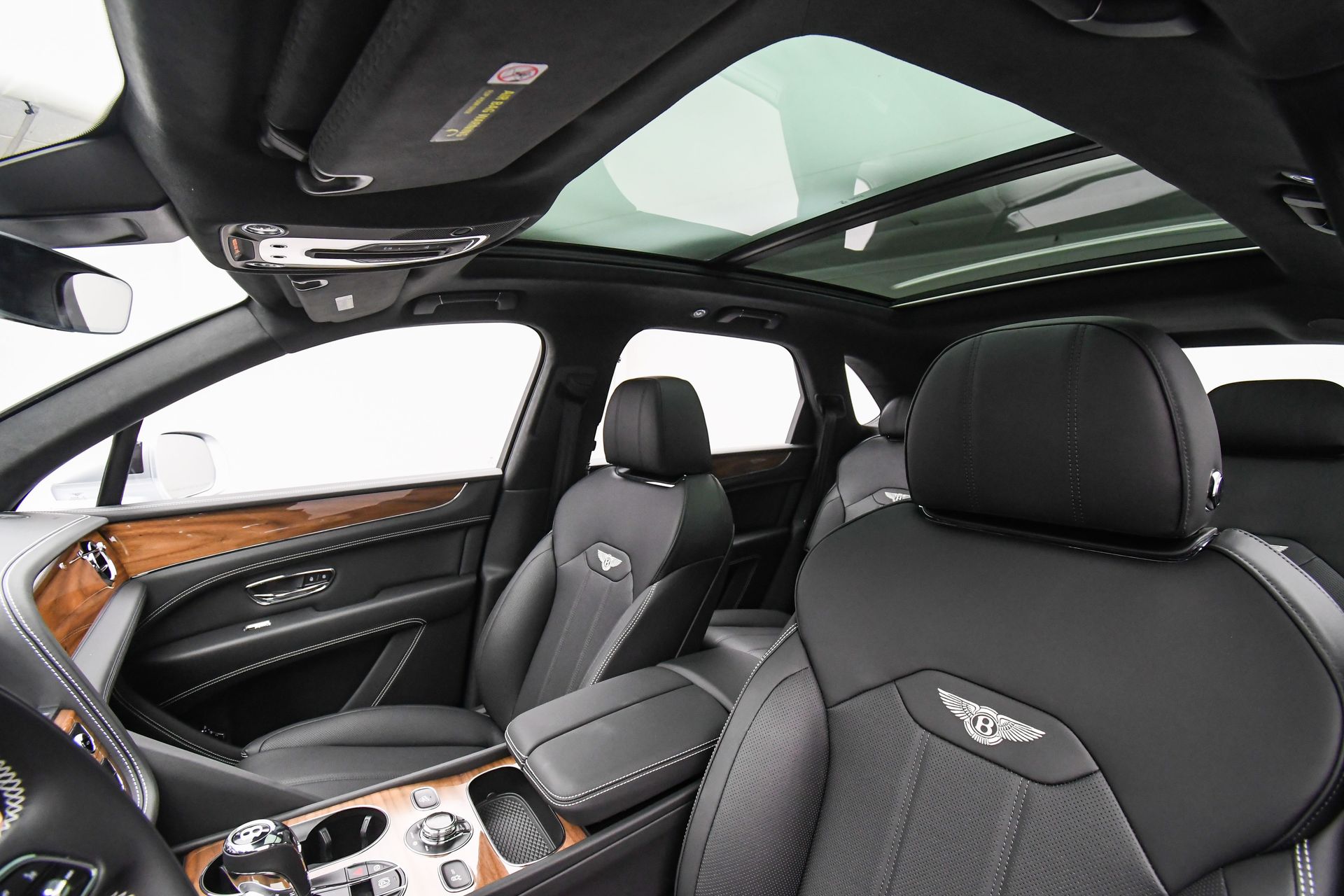 2025 Bentley Bentayga - Photo 47