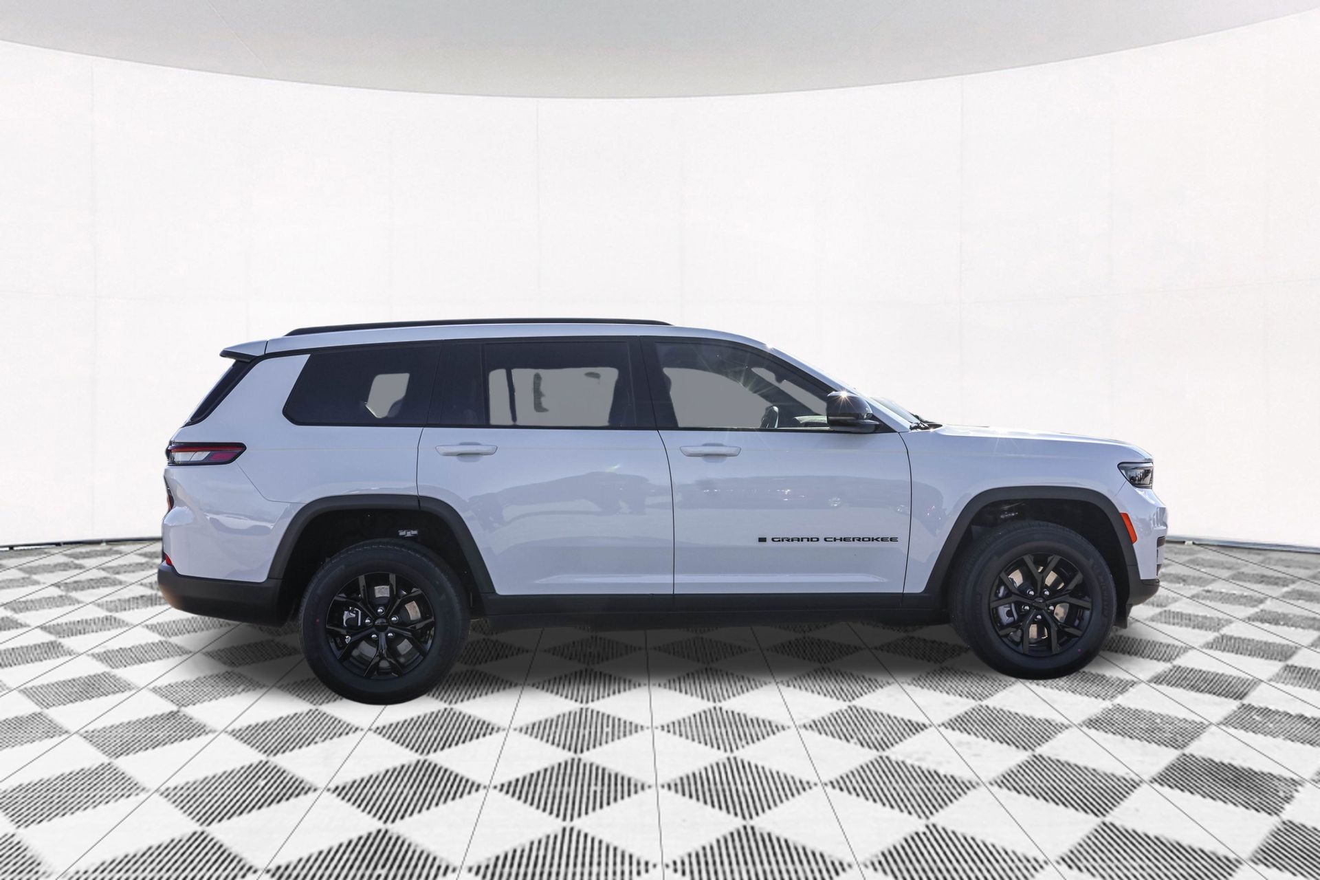 2025 JEEP GRAND CHEROKEE L - Image 12