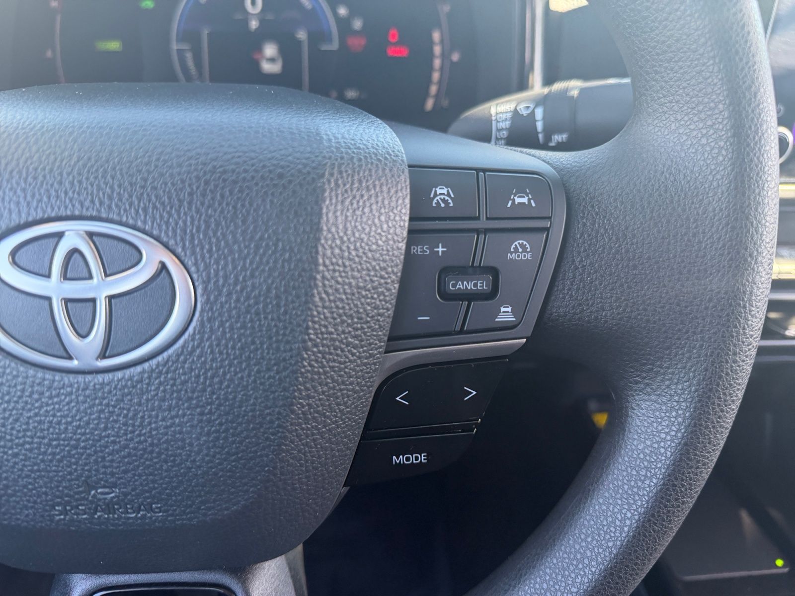 2025 Toyota Camry LE - Photo 19