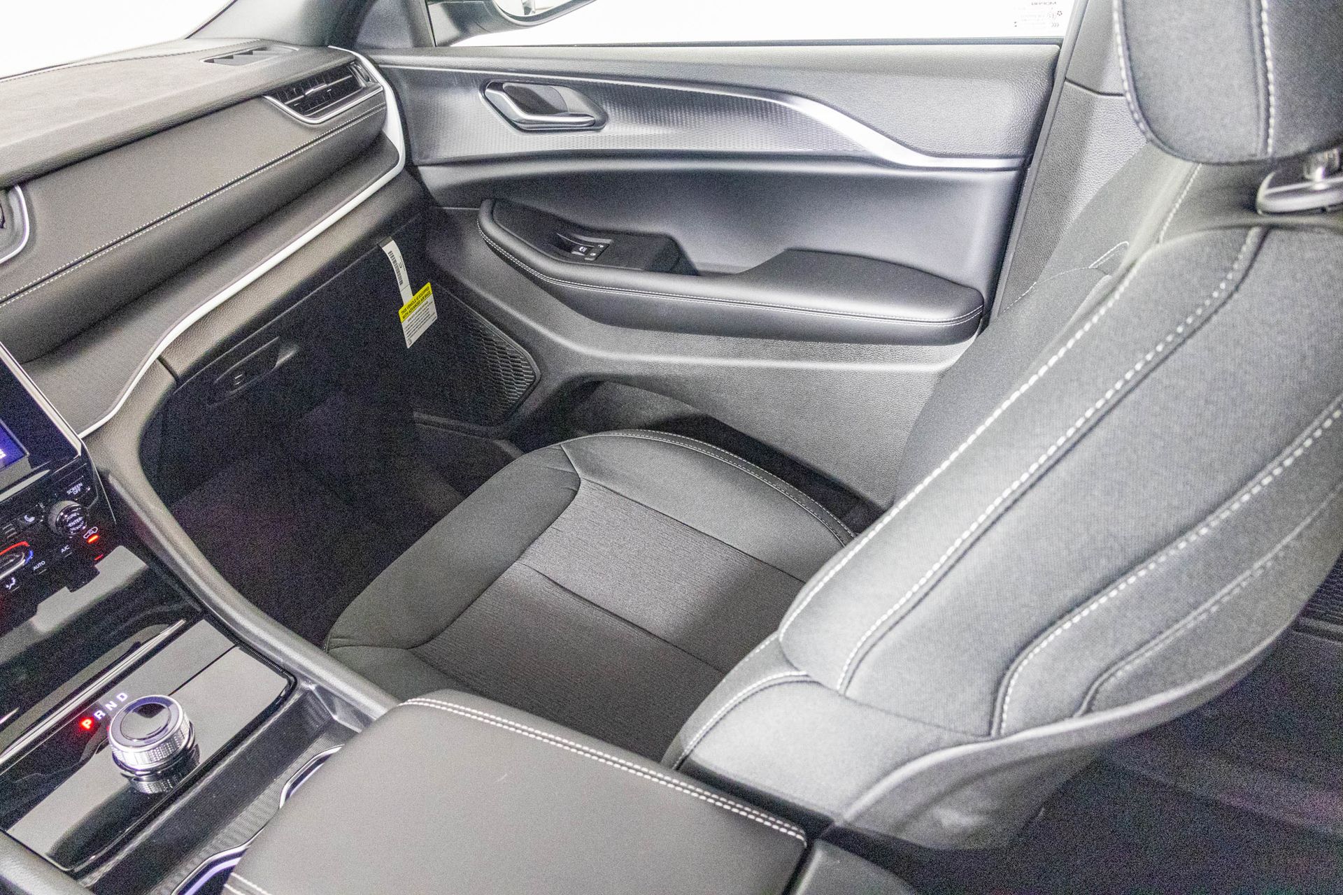 2025 JEEP GRAND CHEROKEE L - Image 34