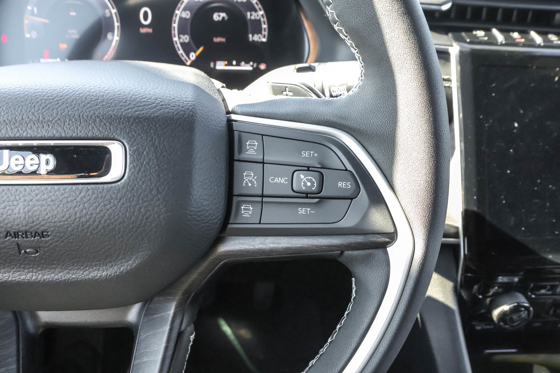 2025 JEEP GRAND CHEROKEE - Image 25