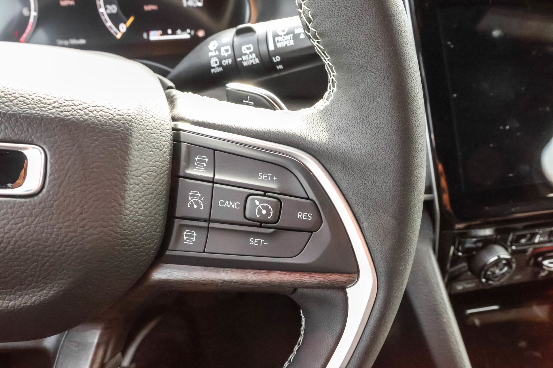 2025 JEEP GRAND CHEROKEE - Image 26