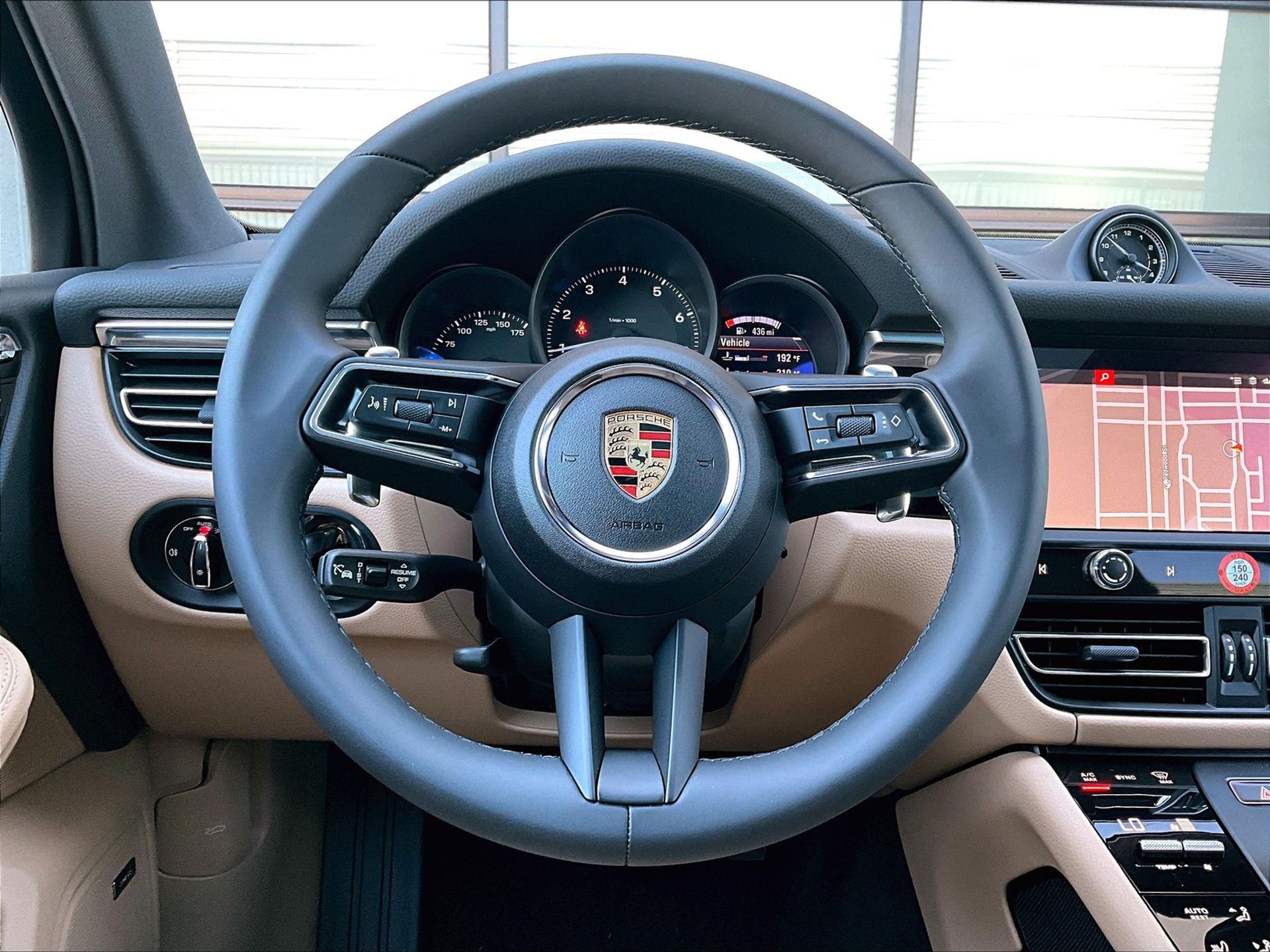 2025 Macan picture #13