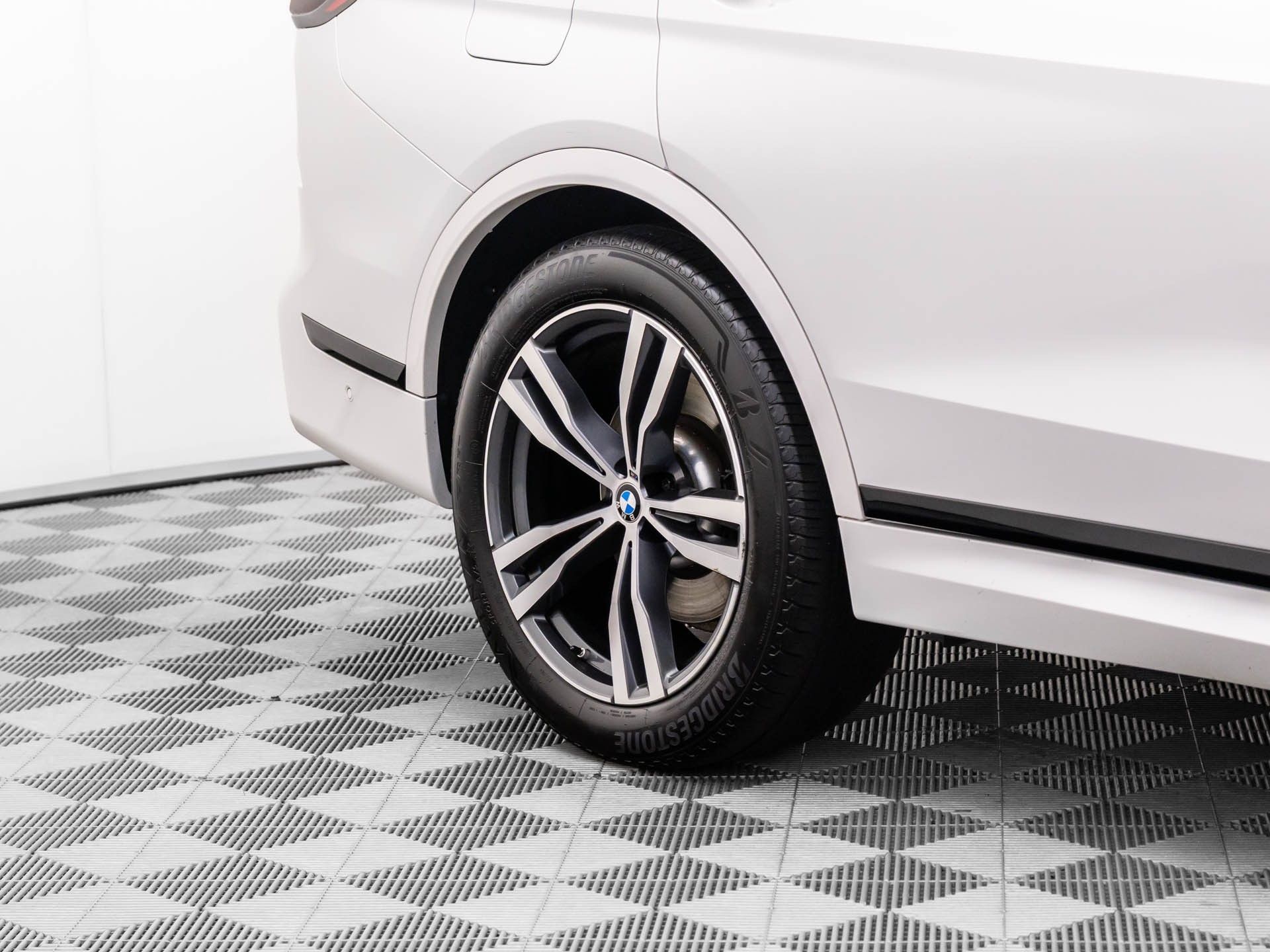2023 BMW X7 xDrive40i photo