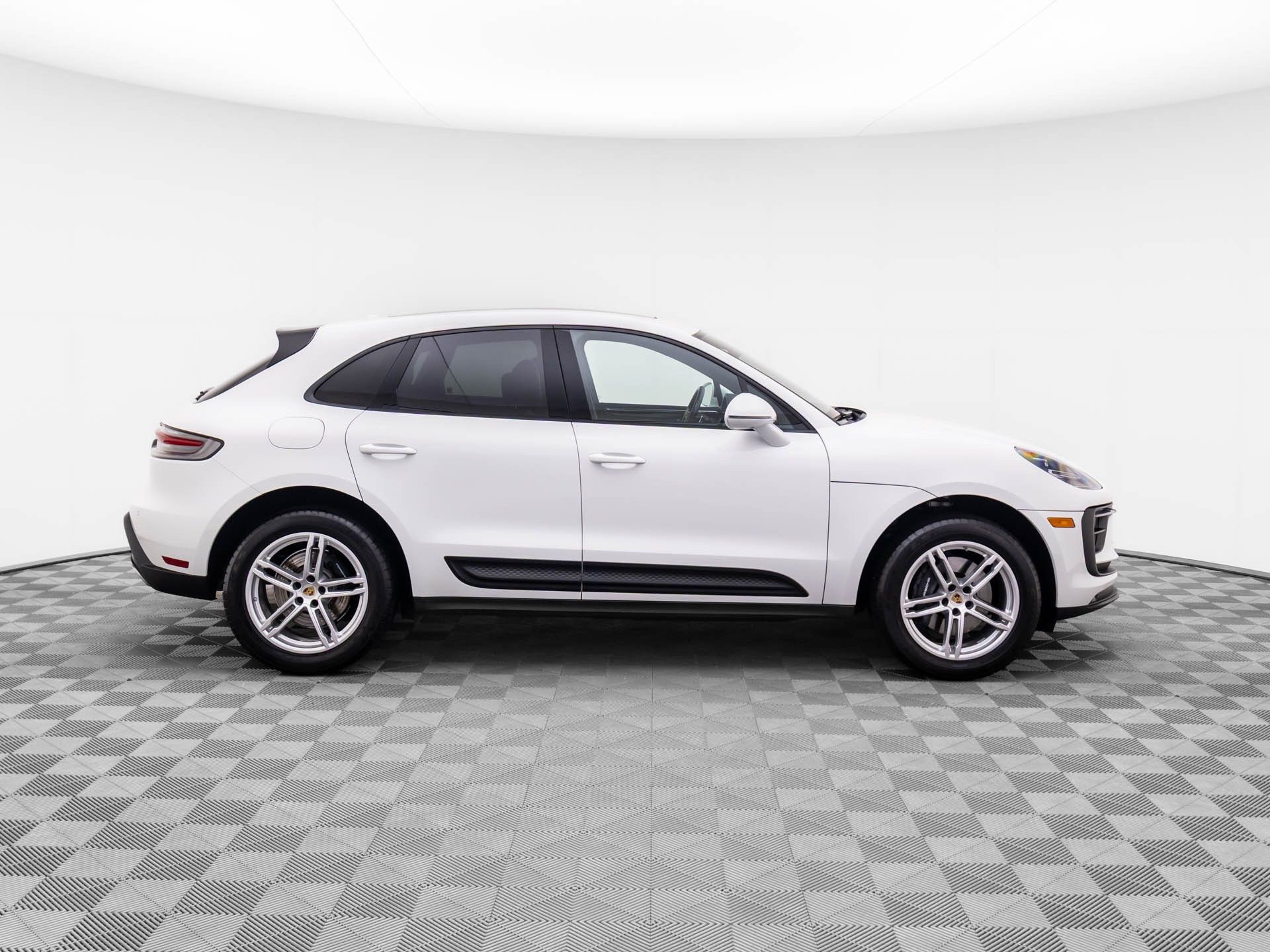 2023 Porsche Macan photo