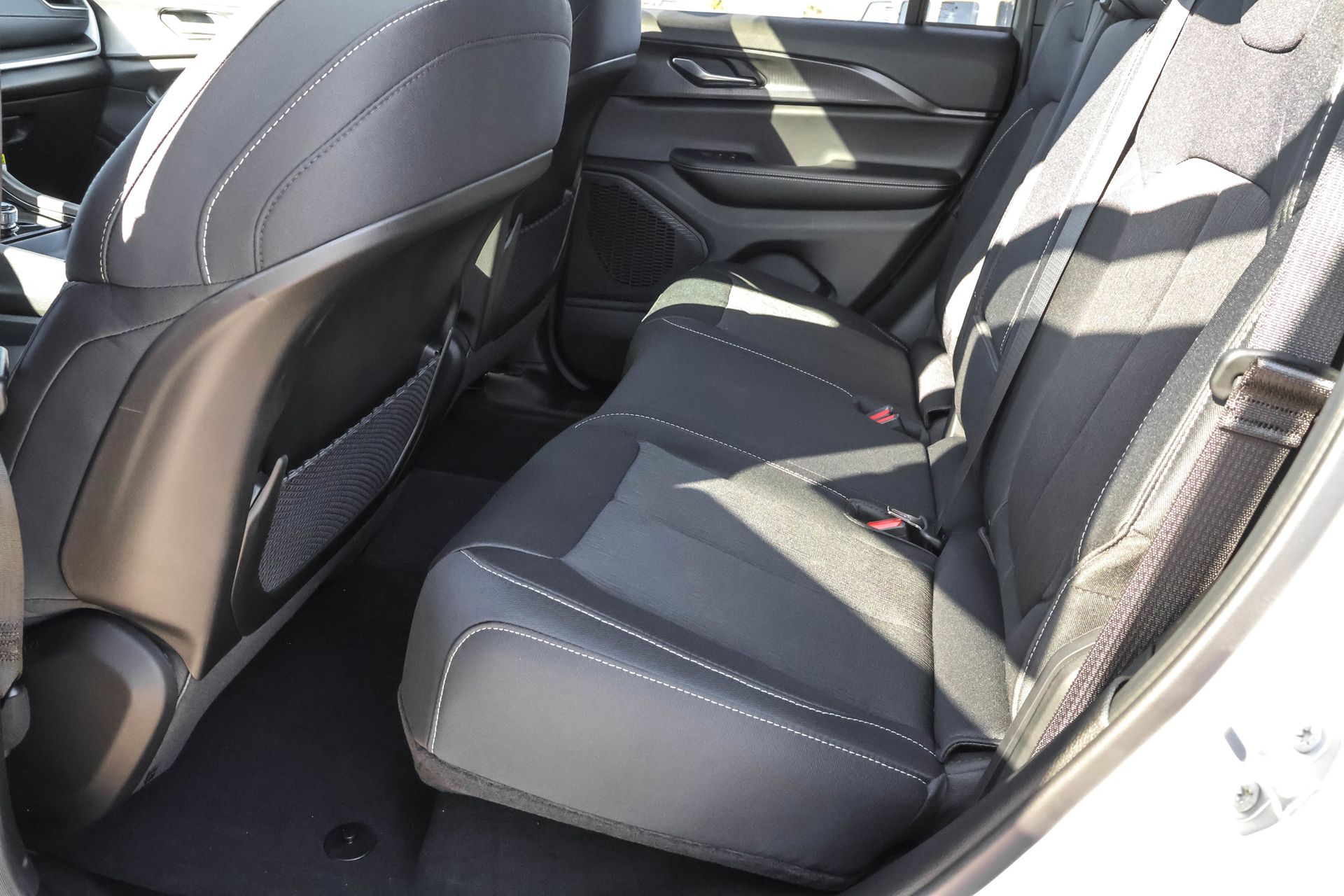 2025 JEEP GRAND CHEROKEE - Image 14