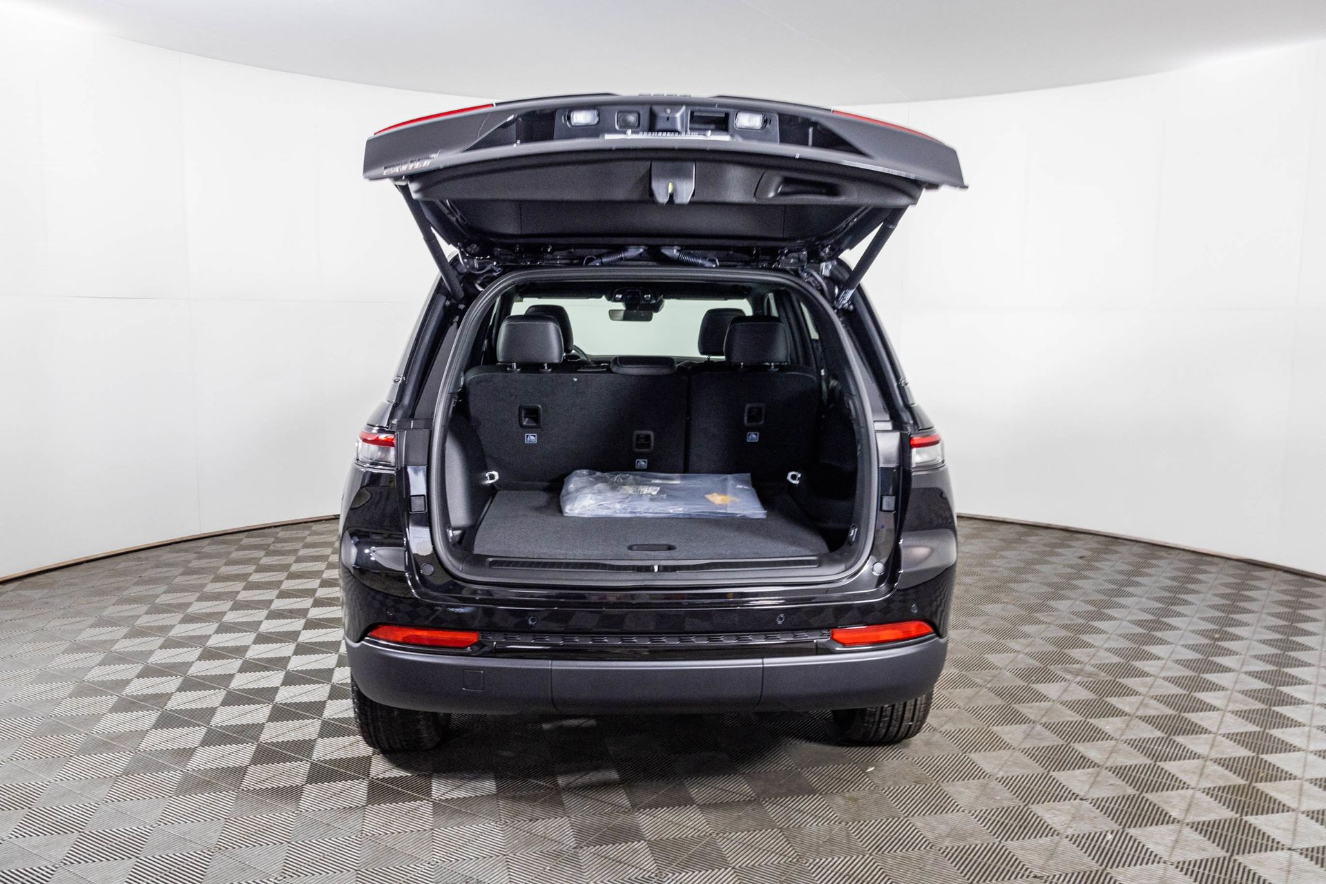 2025 JEEP GRAND CHEROKEE - Image 36