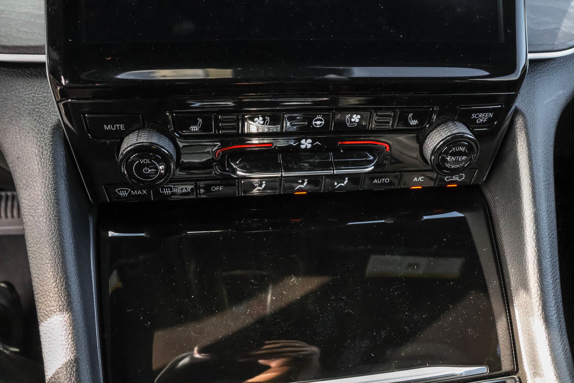 2025 JEEP GRAND CHEROKEE L - Image 19