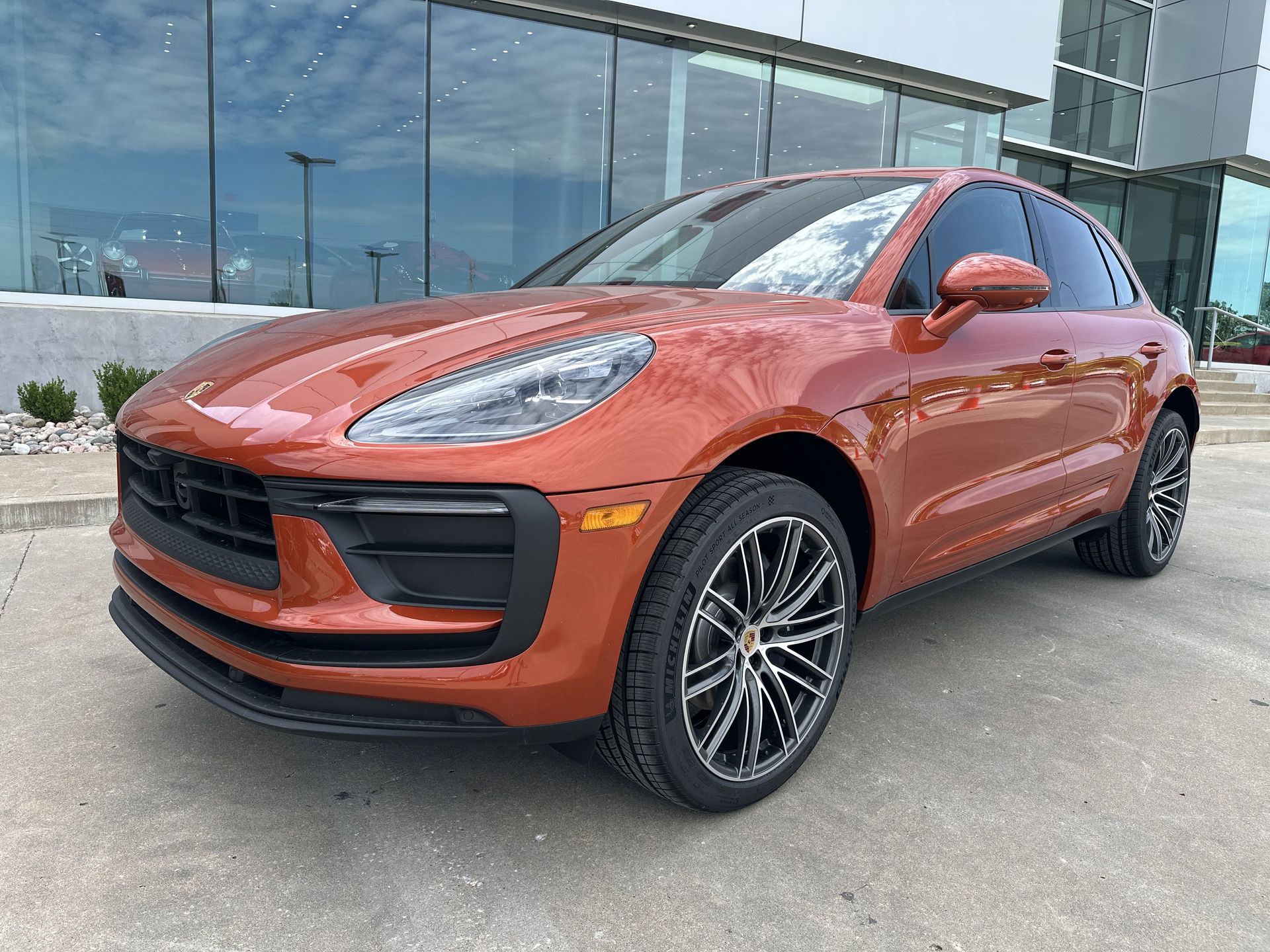 2025 Porsche Macan AWD
