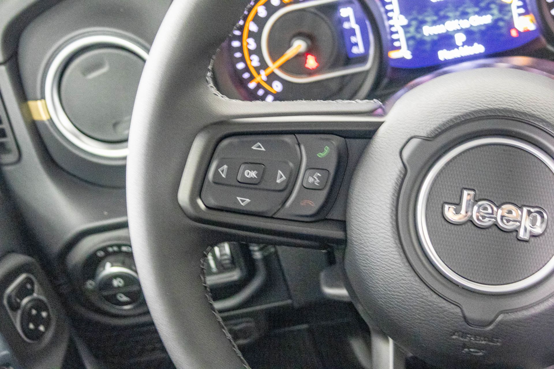 2025 JEEP GLADIATOR - Image 33