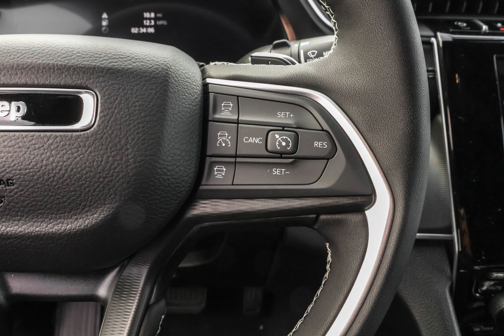 2025 JEEP GRAND CHEROKEE - Image 25