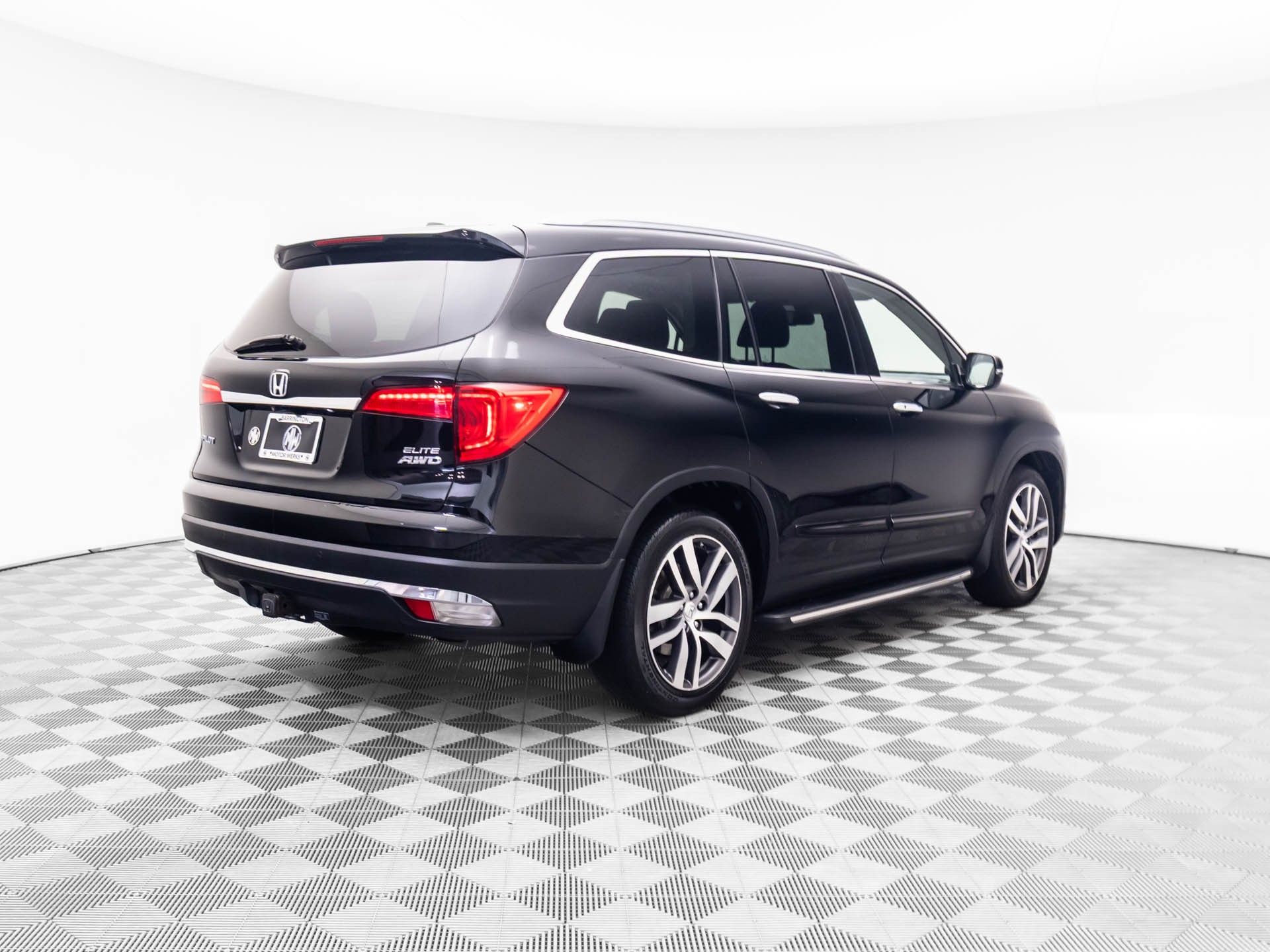 2016 Honda Pilot Elite photo