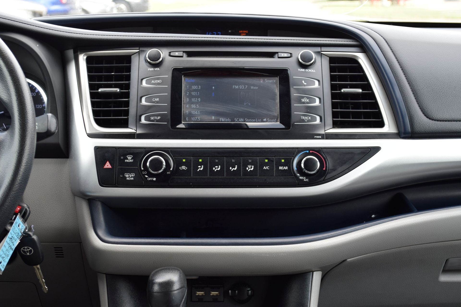 2019 Toyota Highlander LE White at Westside Lexus