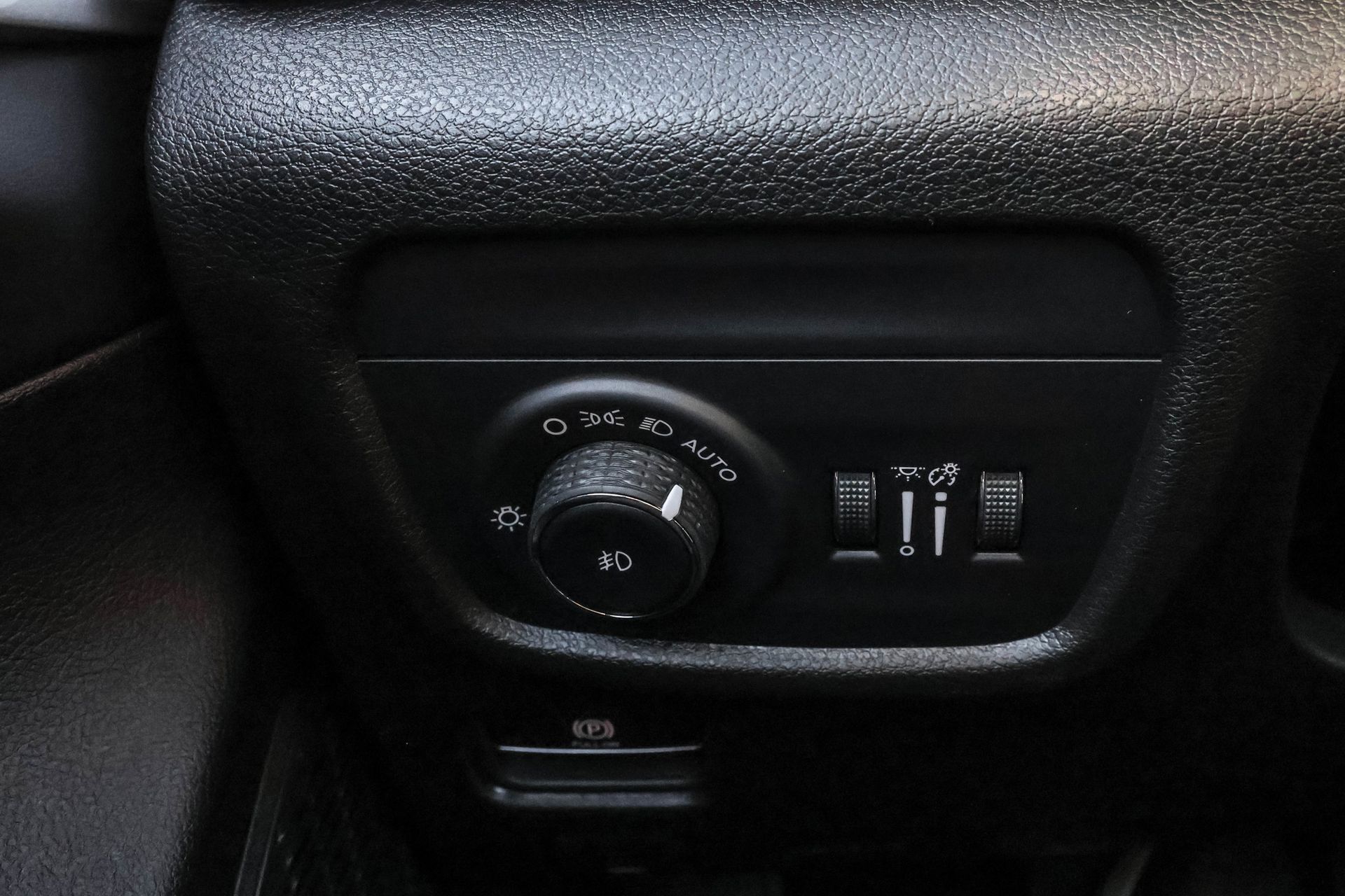 2025 JEEP GRAND CHEROKEE - Image 28