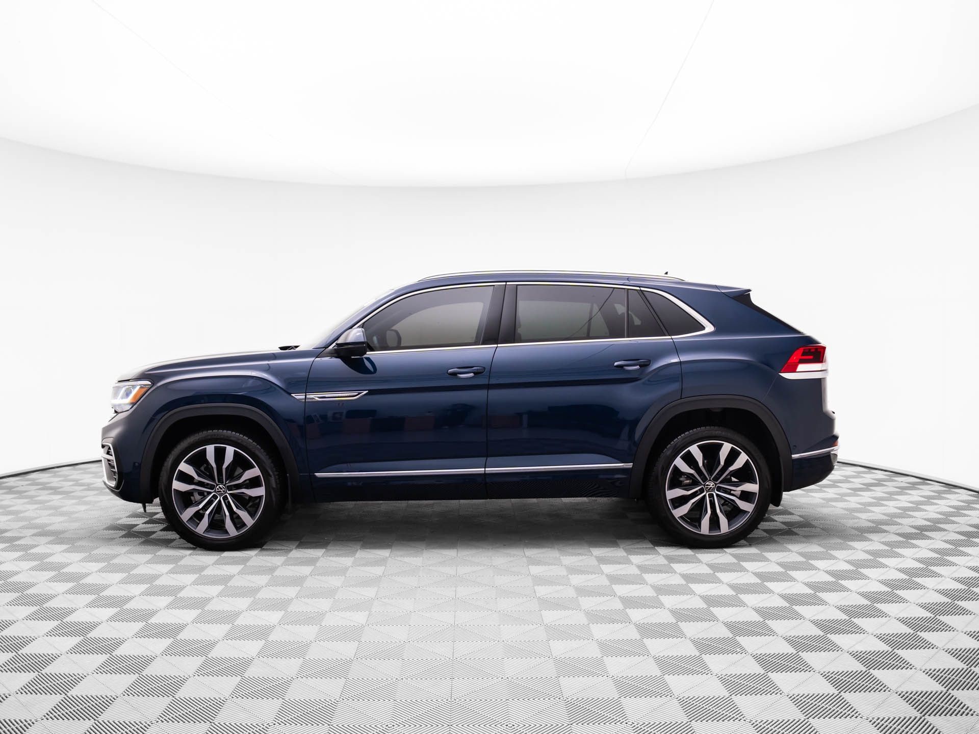 2023 Volkswagen Atlas Cross Sport 3.6L V6 SEL Premium R-Line photo