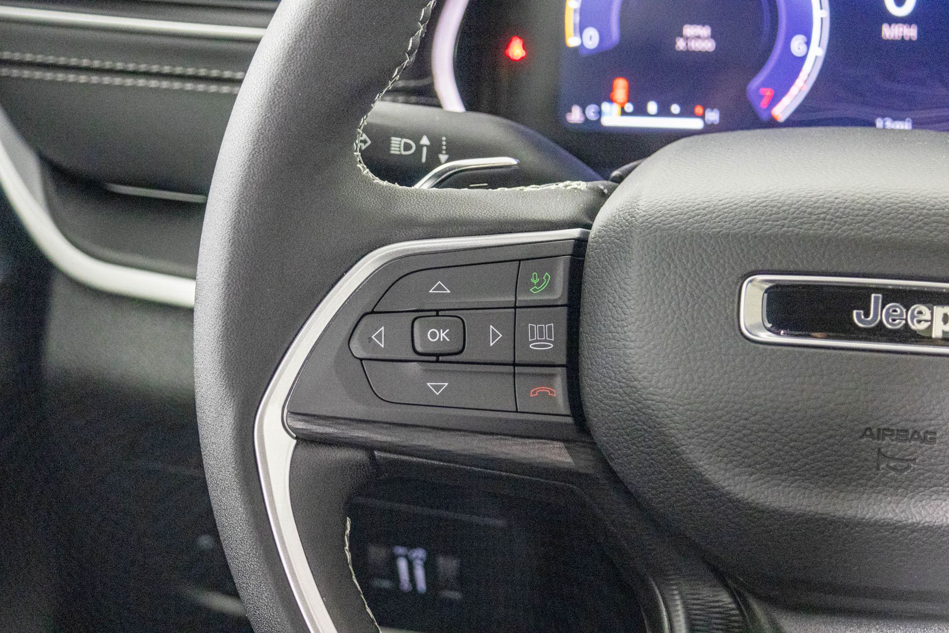 2025 JEEP GRAND CHEROKEE - Image 33