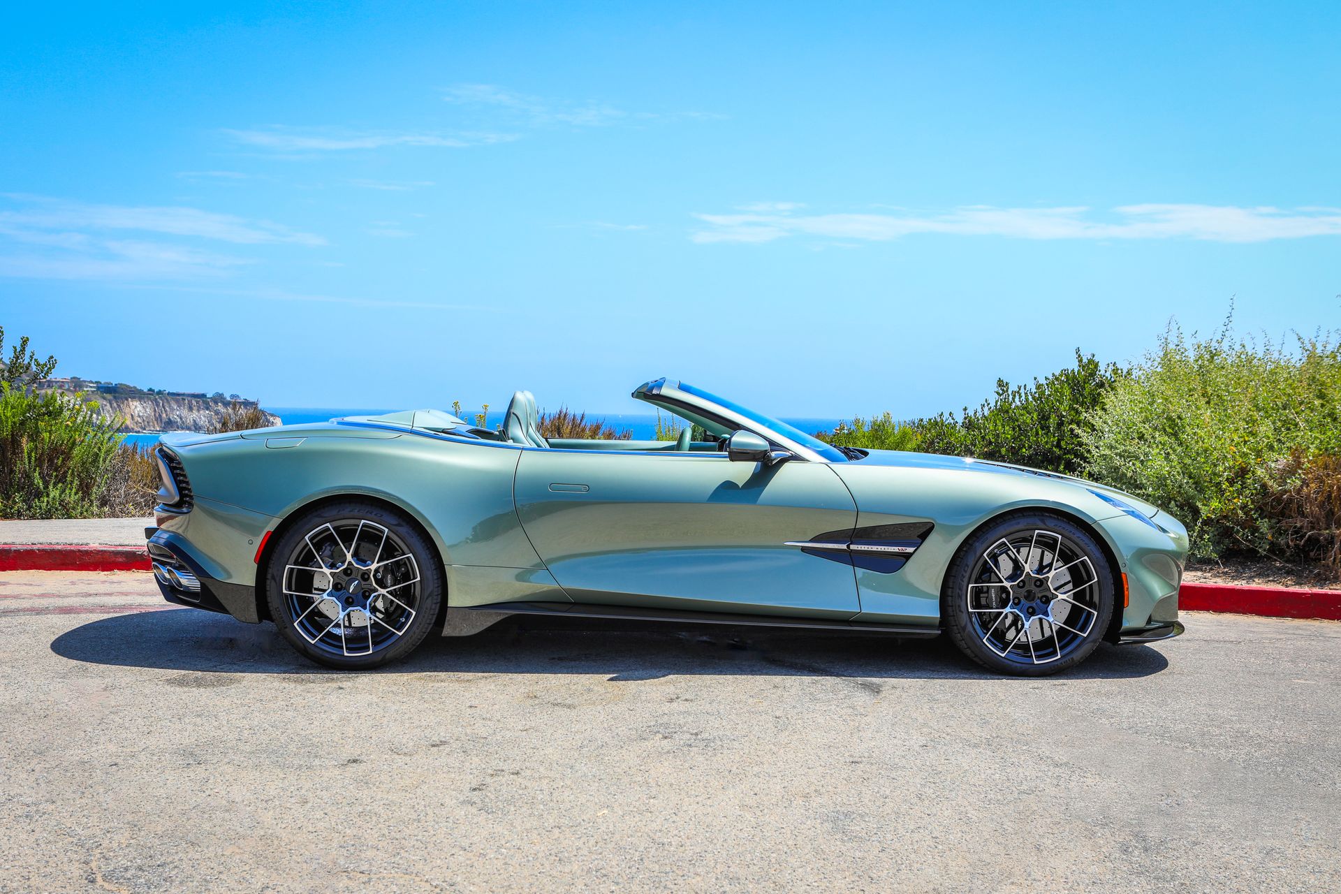 Aston Martin 2026 Vanquish Volante