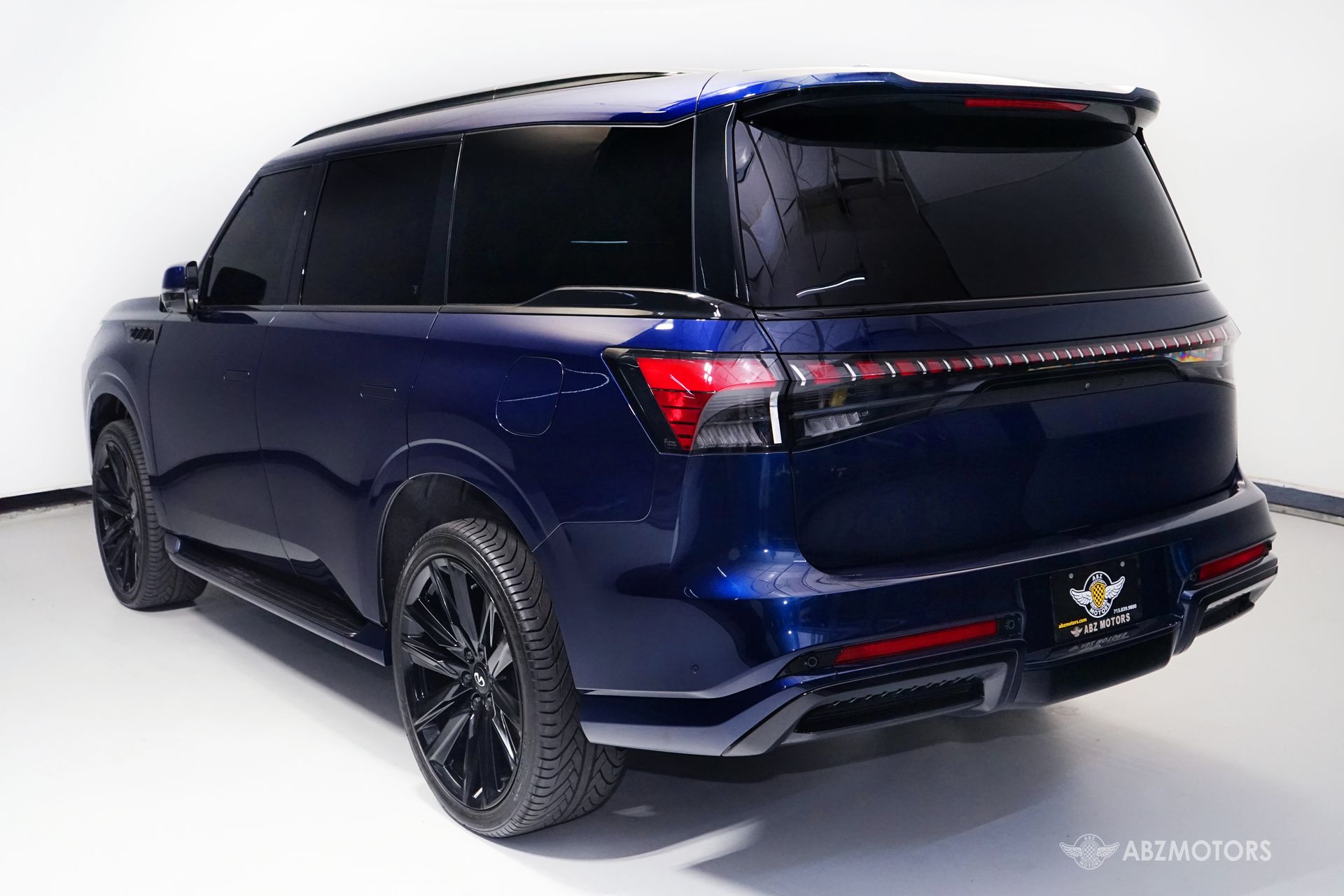 View vehicle photo 7