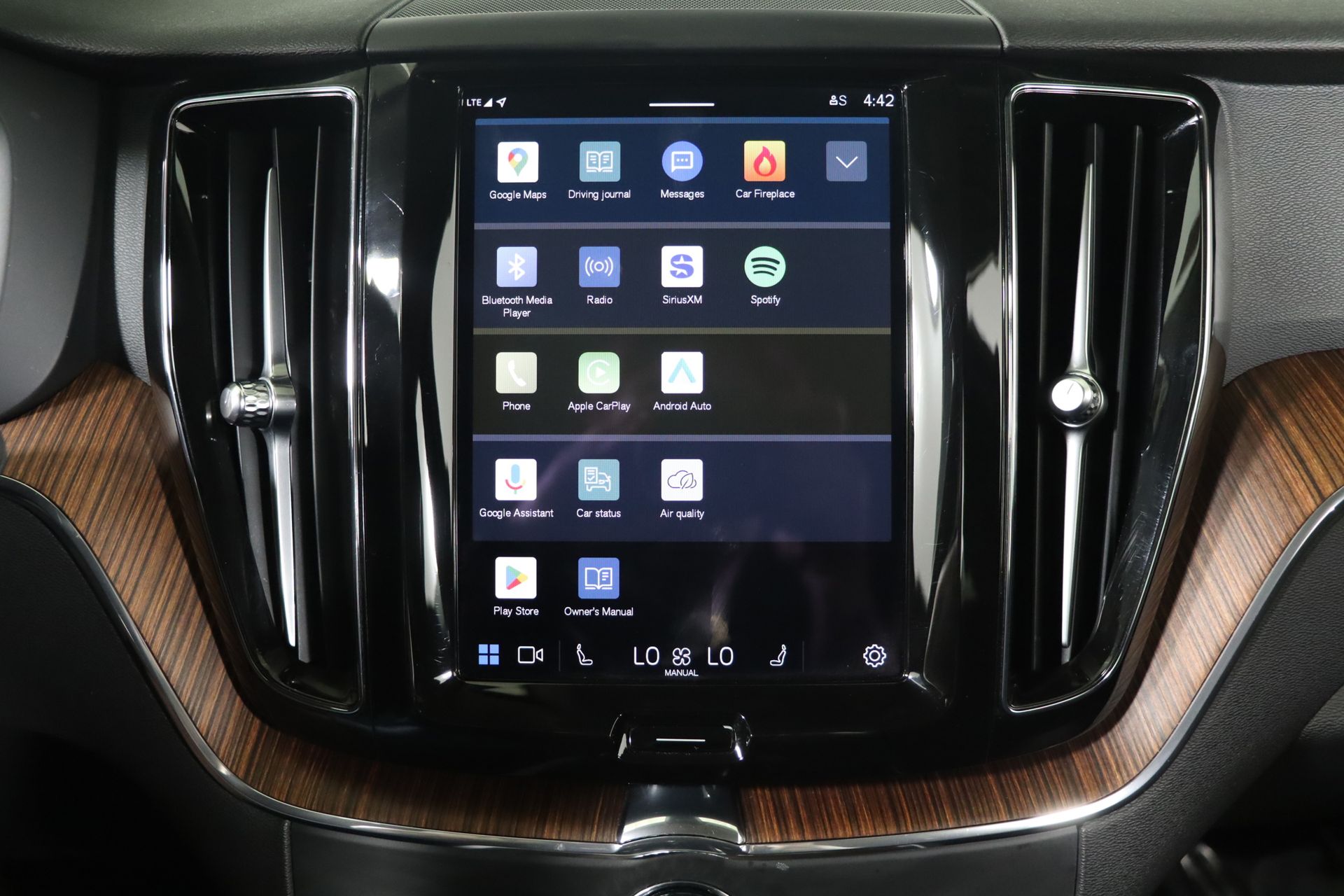 2024 VOLVO XC60 - Image 6