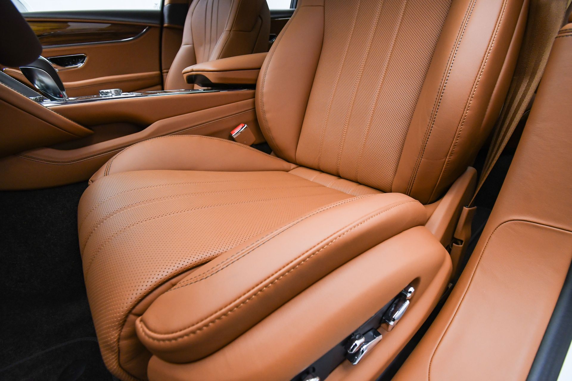 2026 Bentley Flying Spur - Photo 48