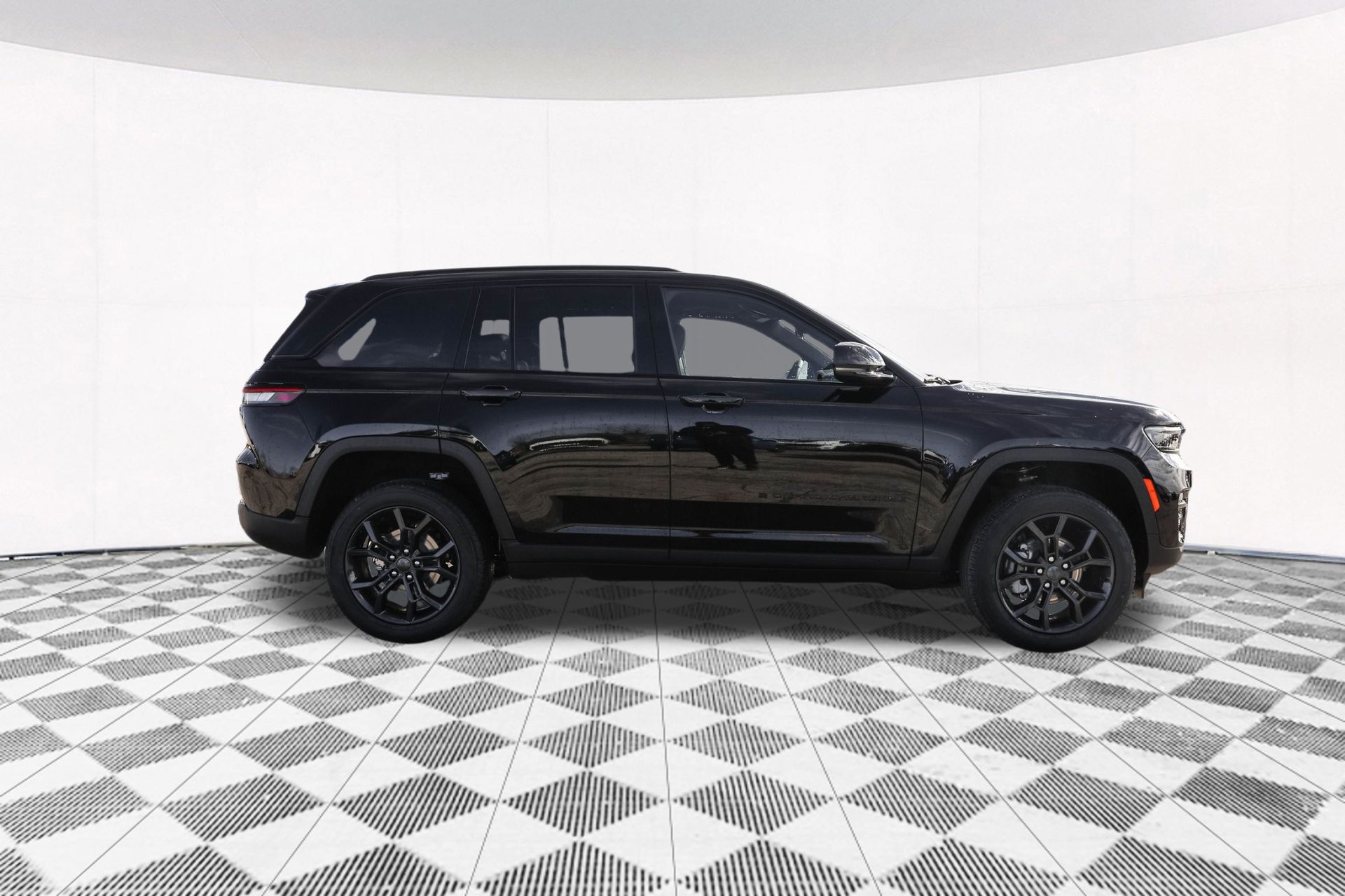 2025 JEEP GRAND CHEROKEE - Image 12